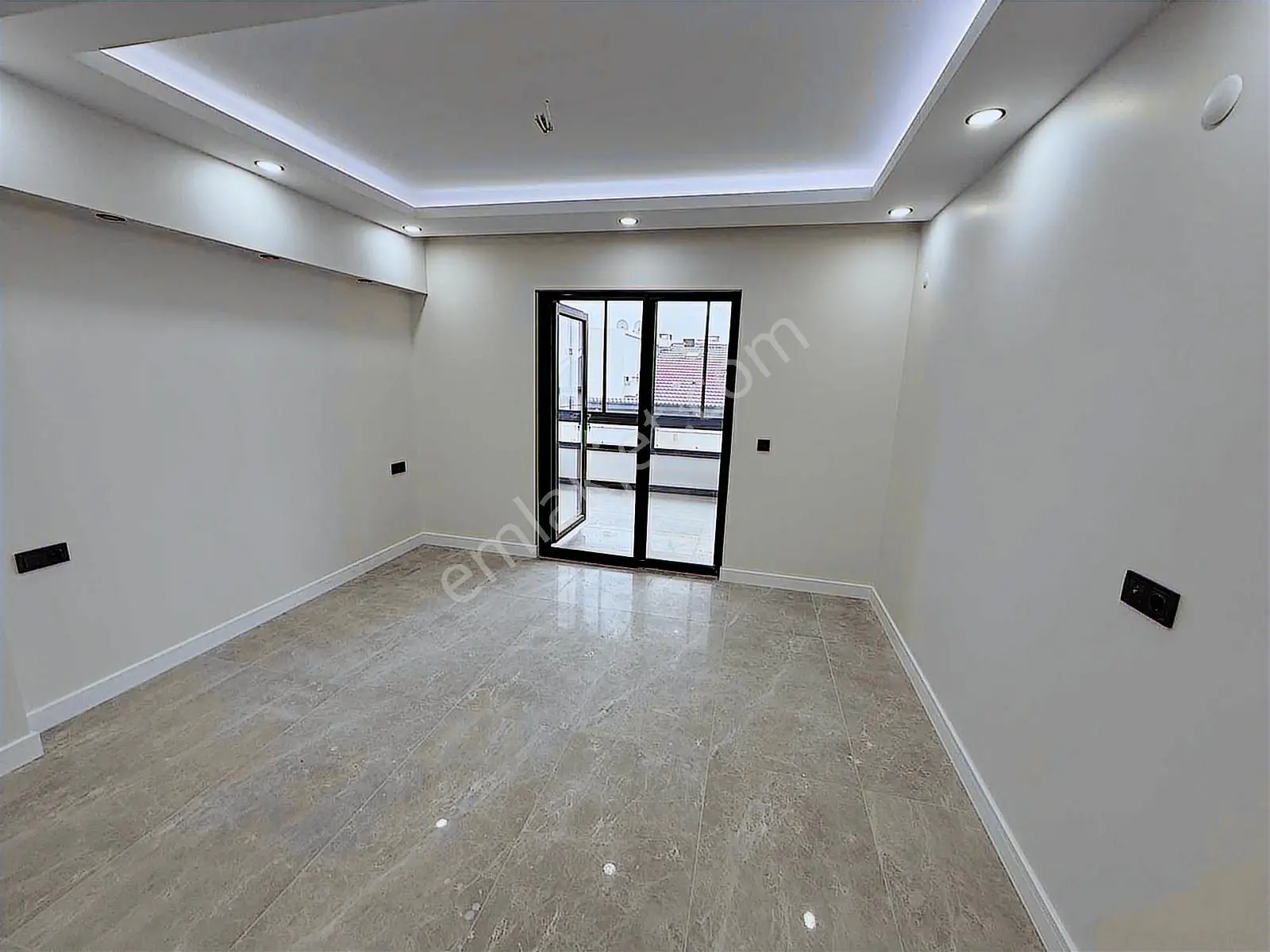 Önerlerde Mükemel Konumda Kiralık 3+1 Villa - Görsel 3