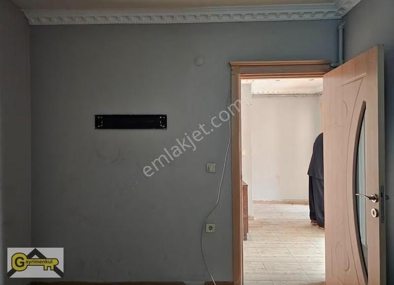 Beylikdüzü Yakuplu İş Merkezi Katnda Kiralık 2+1 Daire - Görsel 13