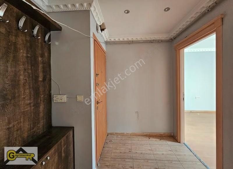 Beylikdüzü Yakuplu İş Merkezi Katnda Kiralık 2+1 Daire - Görsel 3