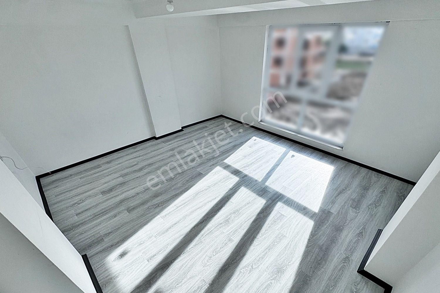 Akyüz Gayrimenkul Den; Merkezı Konumda Iskanlı,kombılı Satılık 2+1 Daire - Görsel 6