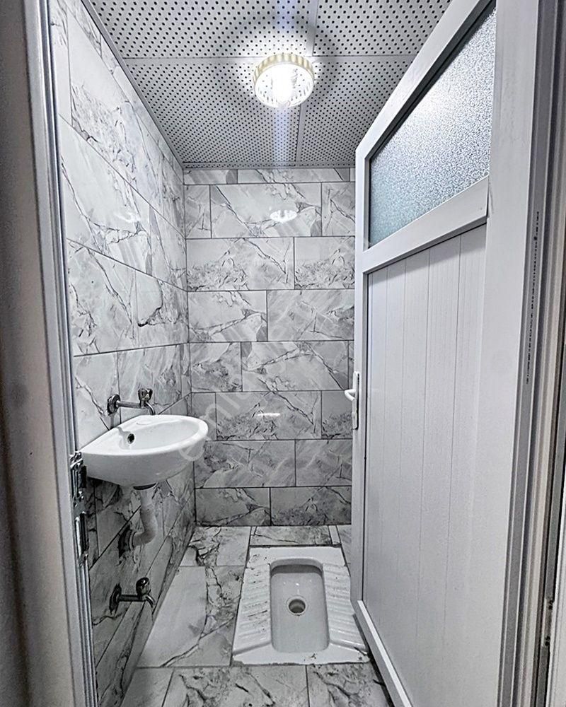 Akyüz Gayrimenkul Den; Merkezı Konumda Iskanlı,kombılı Satılık 2+1 Daire - Görsel 25