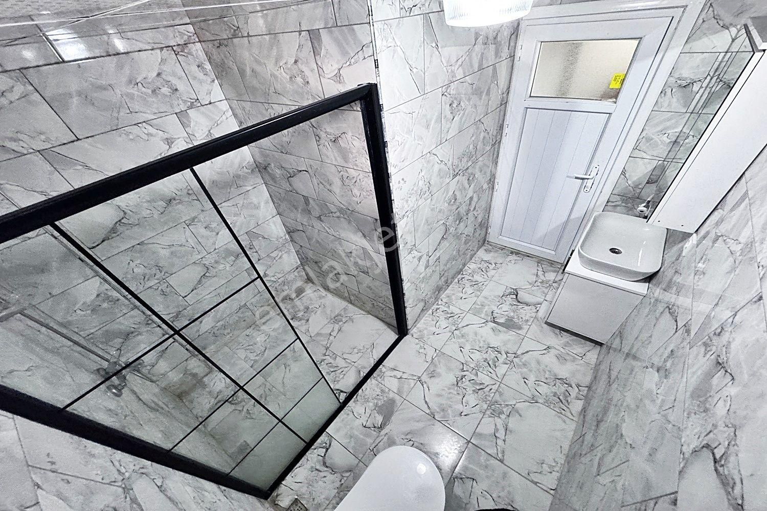 Akyüz Gayrimenkul Den; Merkezı Konumda Iskanlı,kombılı Satılık 2+1 Daire - Görsel 24