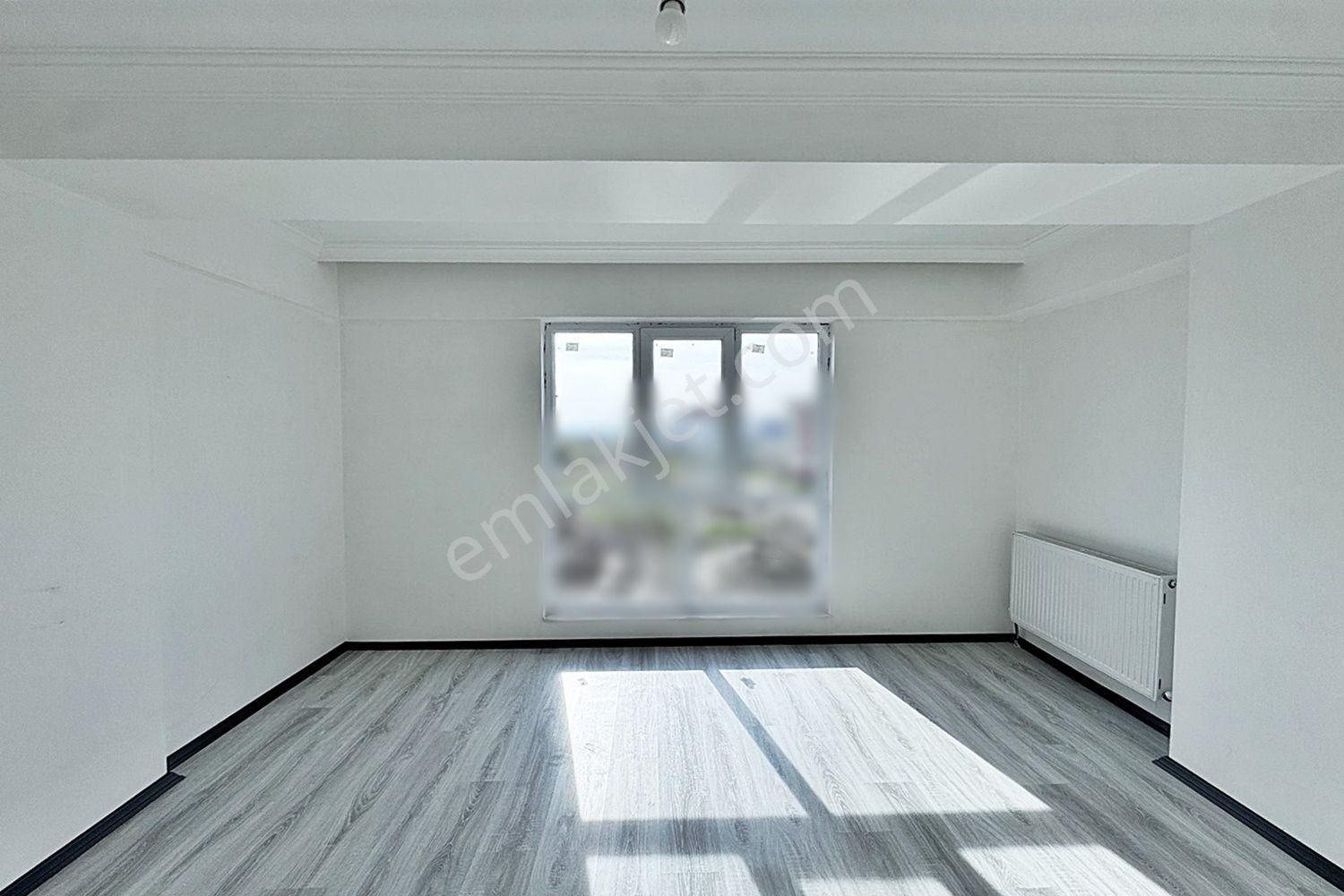 Akyüz Gayrimenkul Den; Merkezı Konumda Iskanlı,kombılı Satılık 2+1 Daire - Görsel 4