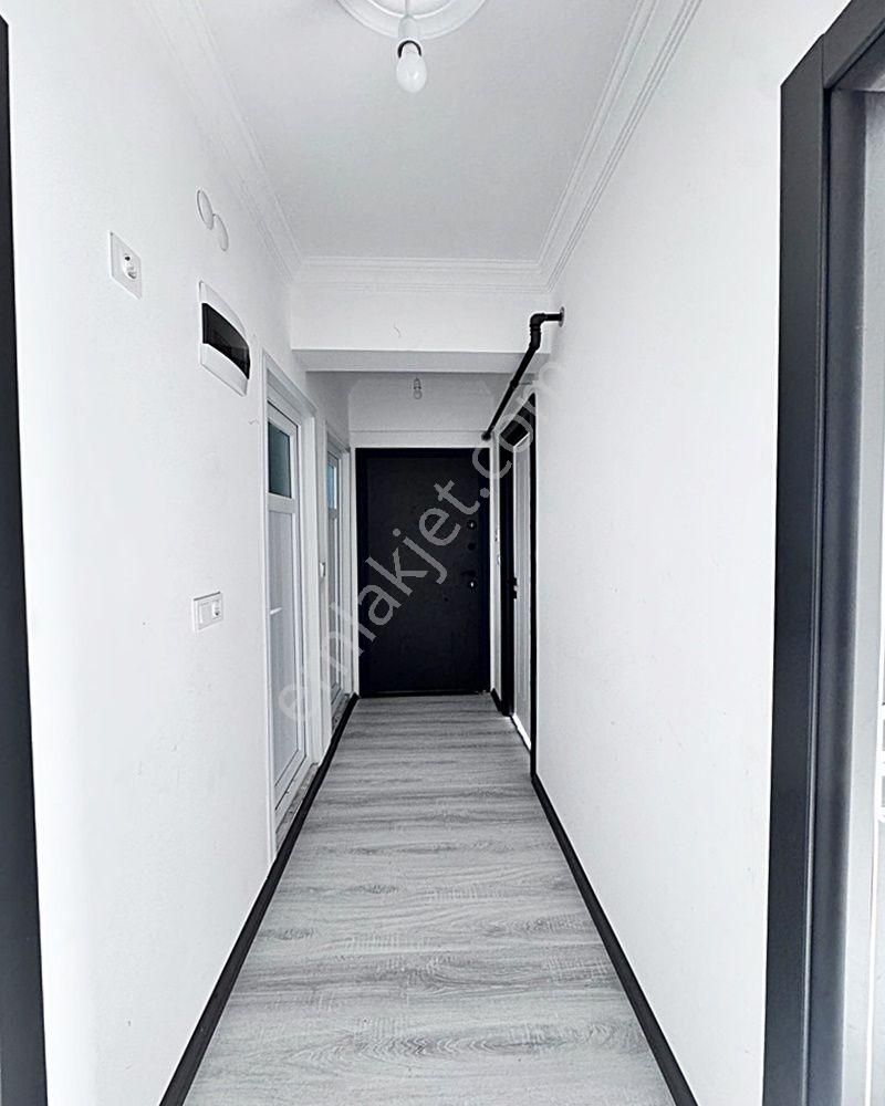 Akyüz Gayrimenkul Den; Merkezı Konumda Iskanlı,kombılı Satılık 2+1 Daire - Görsel 27