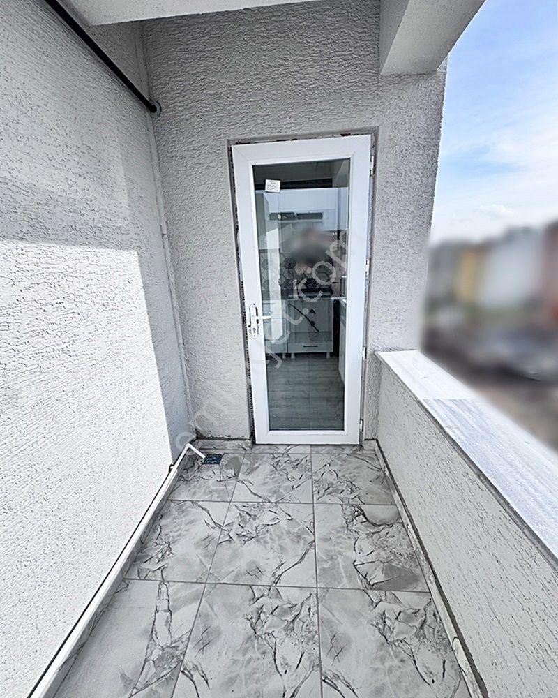 Akyüz Gayrimenkul Den; Merkezı Konumda Iskanlı,kombılı Satılık 2+1 Daire - Görsel 12