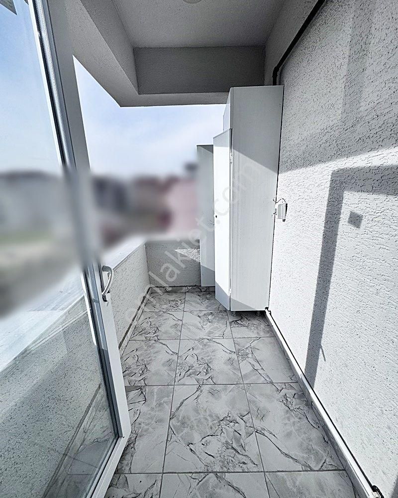 Akyüz Gayrimenkul Den; Merkezı Konumda Iskanlı,kombılı Satılık 2+1 Daire - Görsel 10