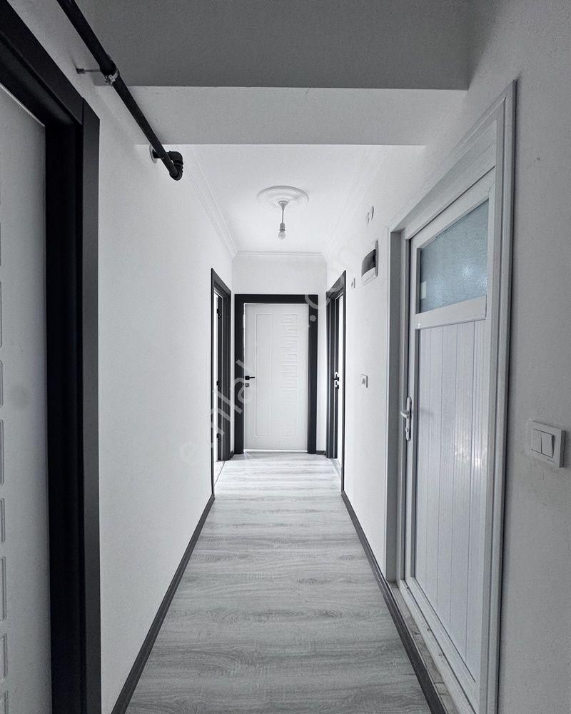 Akyüz Gayrimenkul Den; Merkezı Konumda Iskanlı,kombılı Satılık 2+1 Daire - Görsel 26