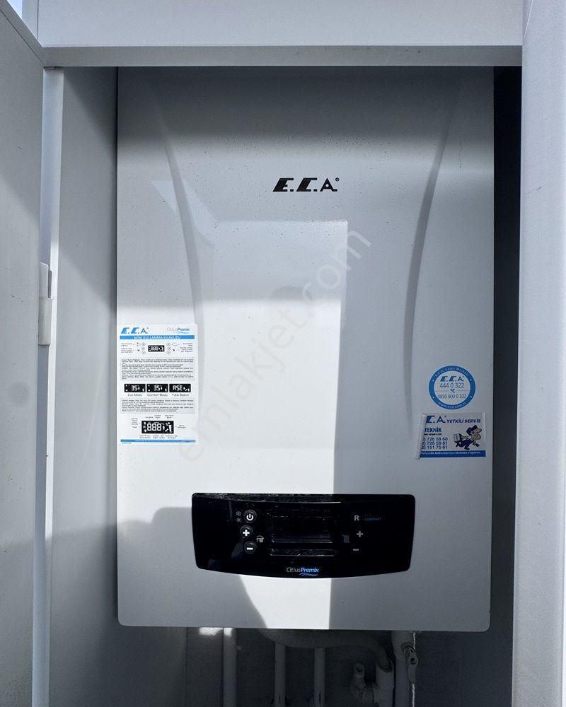 Akyüz Gayrimenkul Den; Merkezı Konumda Iskanlı,kombılı Satılık 2+1 Daire - Görsel 11