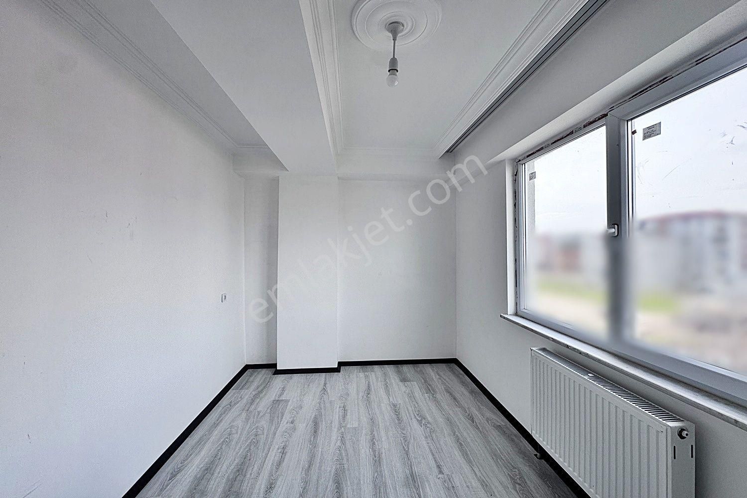 Akyüz Gayrimenkul Den; Merkezı Konumda Iskanlı,kombılı Satılık 2+1 Daire - Görsel 17