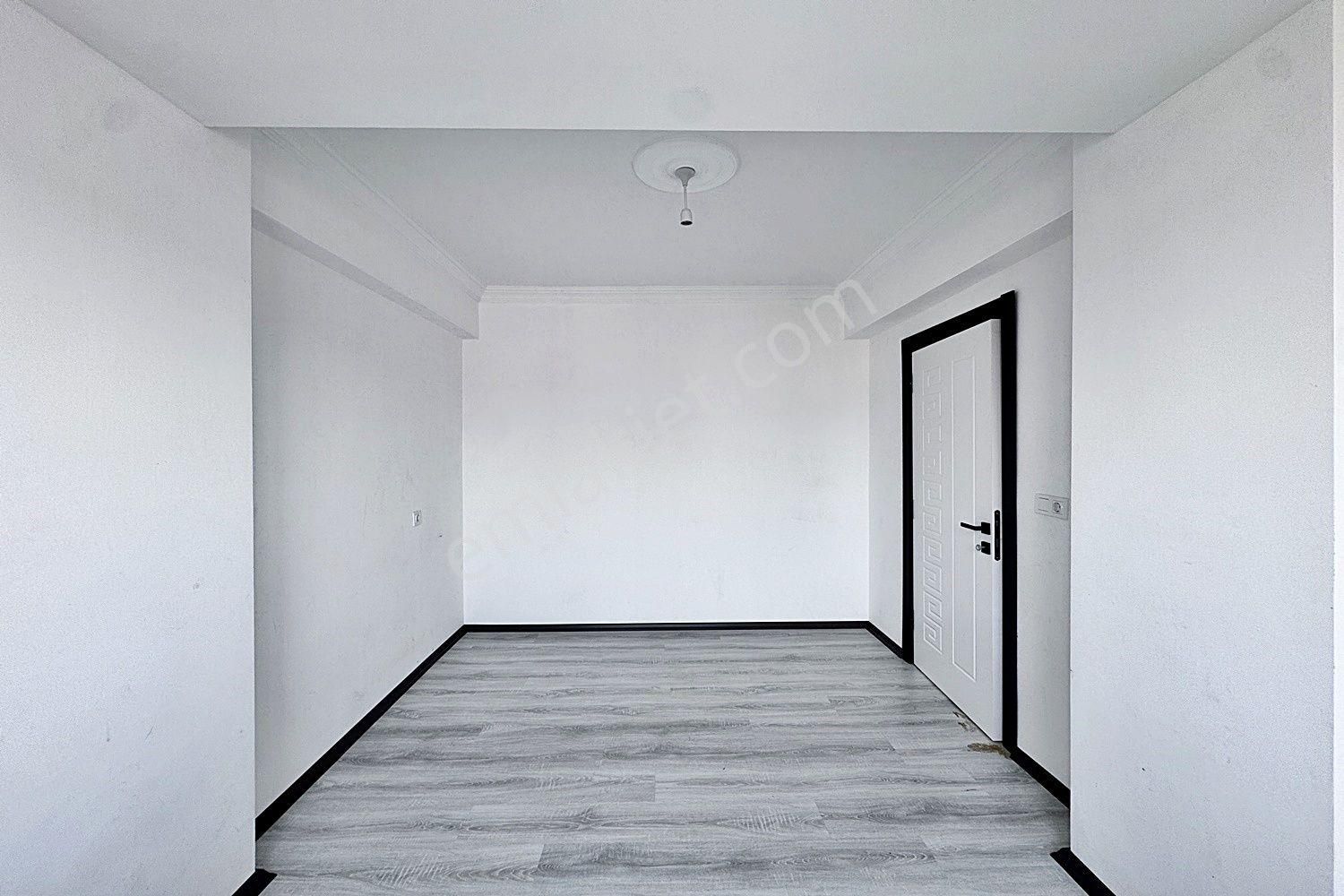 Akyüz Gayrimenkul Den; Merkezı Konumda Iskanlı,kombılı Satılık 2+1 Daire - Görsel 15