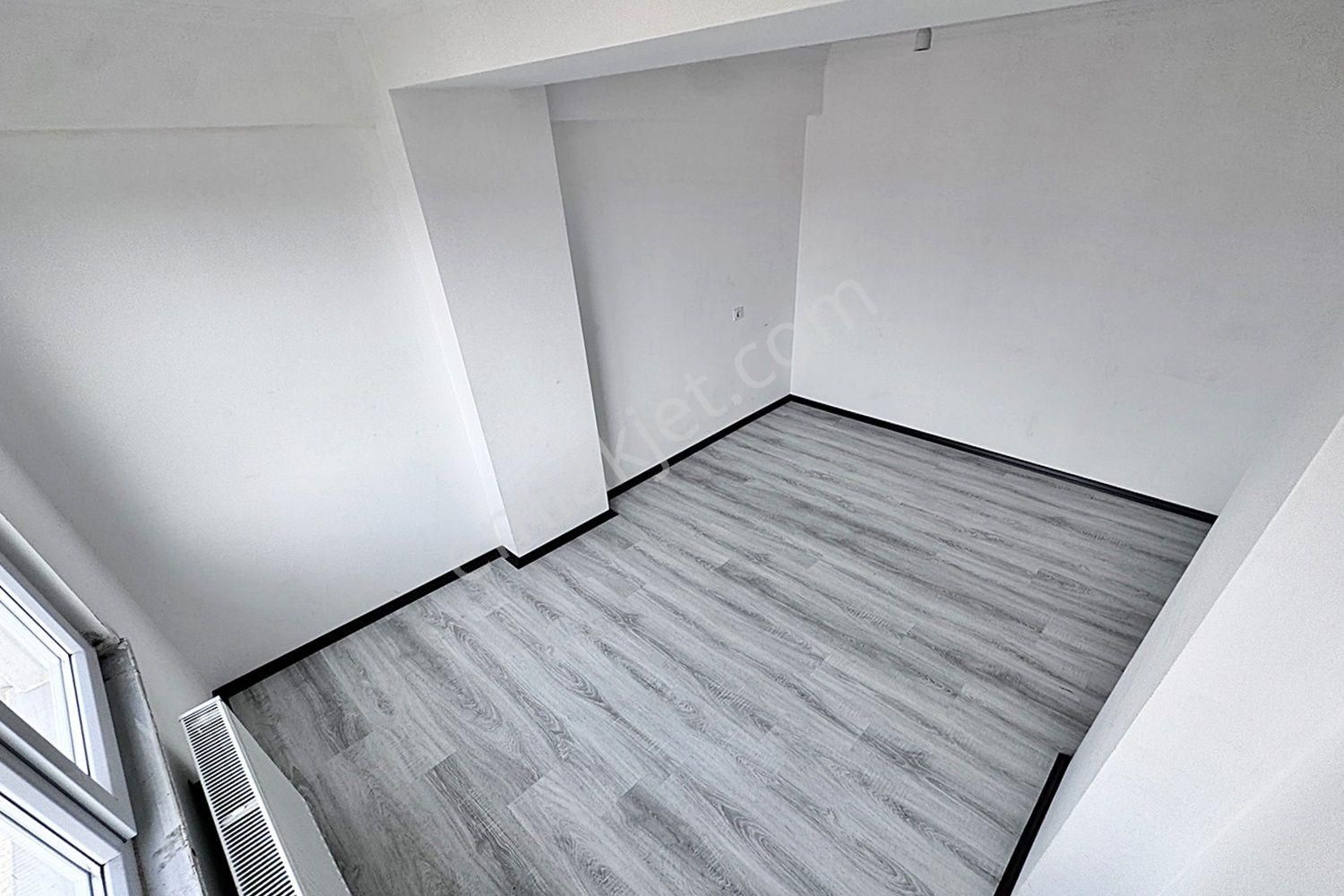 Akyüz Gayrimenkul Den; Merkezı Konumda Iskanlı,kombılı Satılık 2+1 Daire - Görsel 16