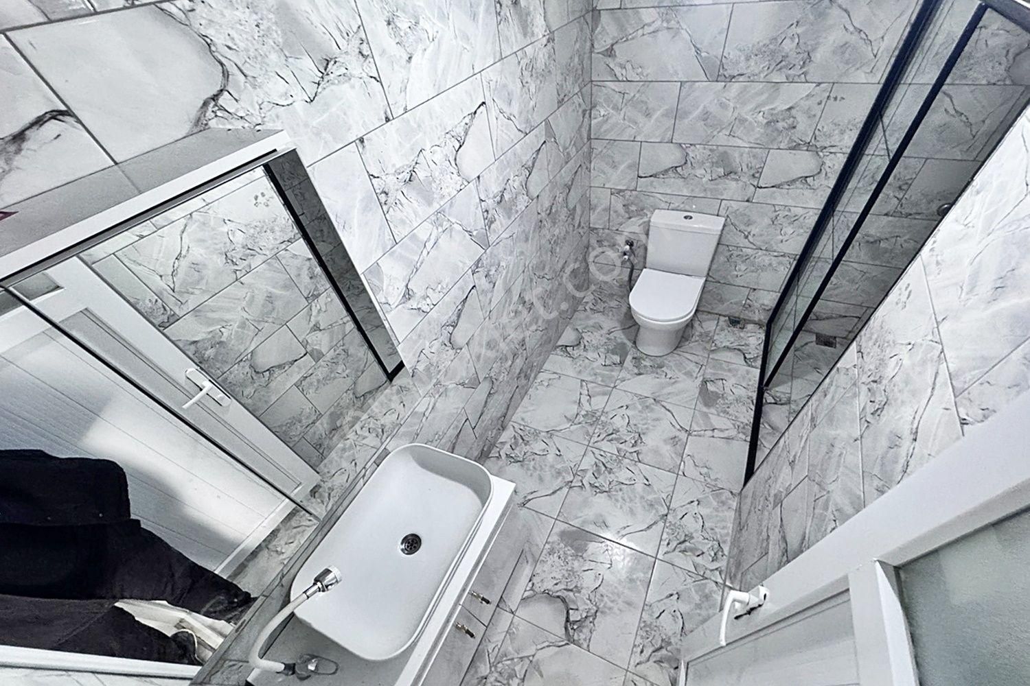 Akyüz Gayrimenkul Den; Merkezı Konumda Iskanlı,kombılı Satılık 2+1 Daire - Görsel 23