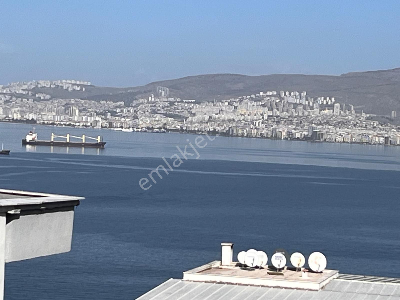 Deniz Manzaralı-sahil Ve Metro Yakını 2+1 Çift Cephe Çift Balkon Doğalgazlı