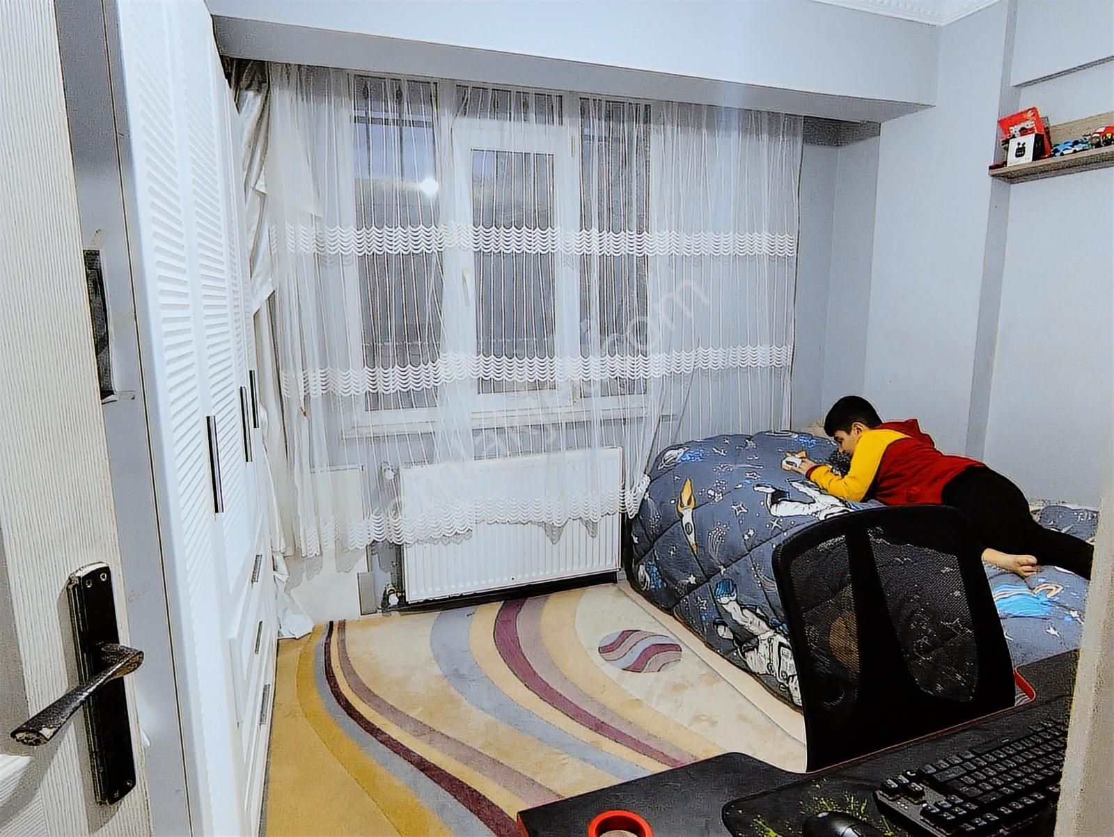 Mahir Emlak' Tan Metrobüse 1 Dk.mesafede 2+1 Bahçekat Daire - Görsel 9