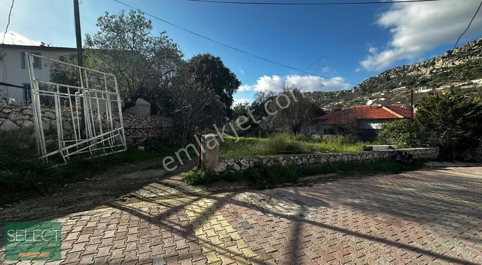 Select Gayrimenkul'den Marmaris Söğüt Köyü Yolu Olan Tarla