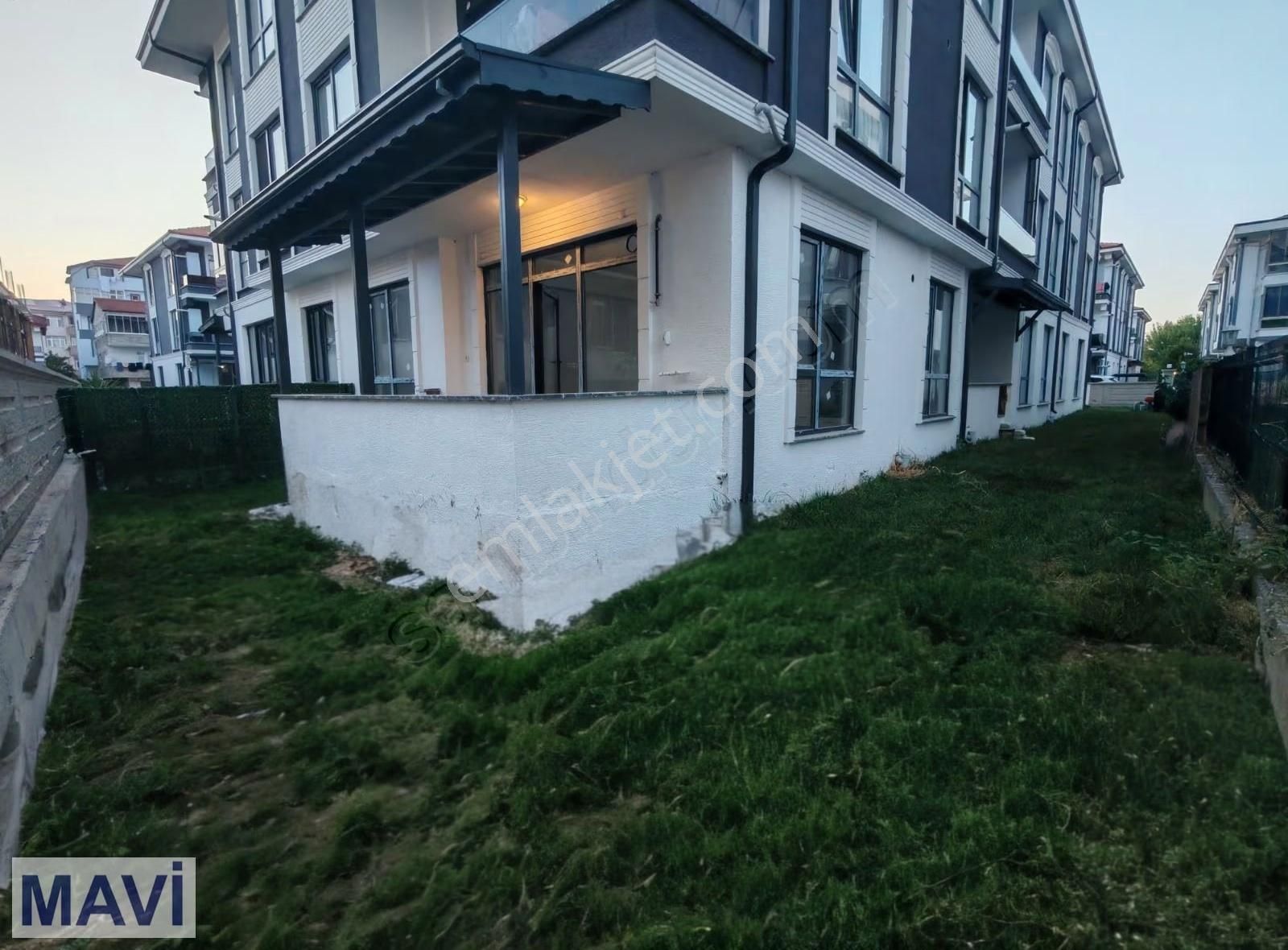 Karasu'da Müstakil Tadında, Bahçeli, Havuzlu Köşe Daire Remax - Görsel 7