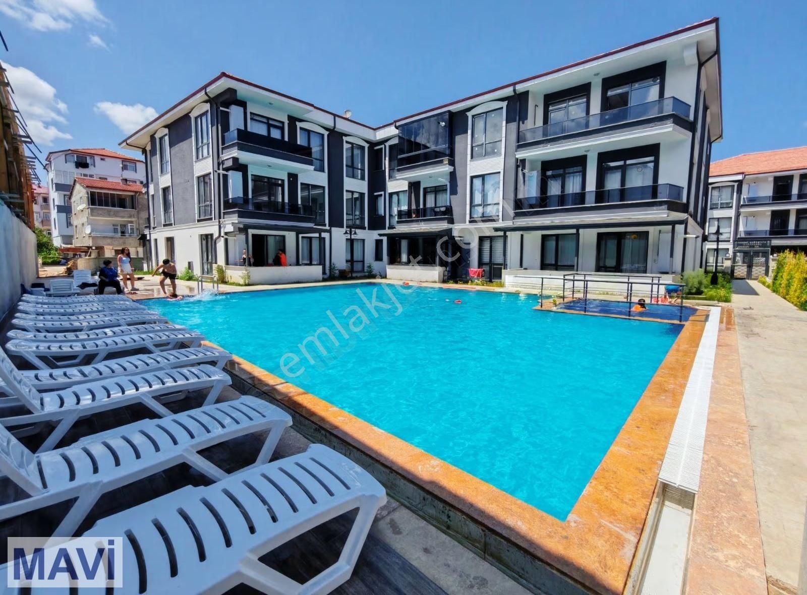 Karasu'da Müstakil Tadında, Bahçeli, Havuzlu Köşe Daire Remax - Görsel 11