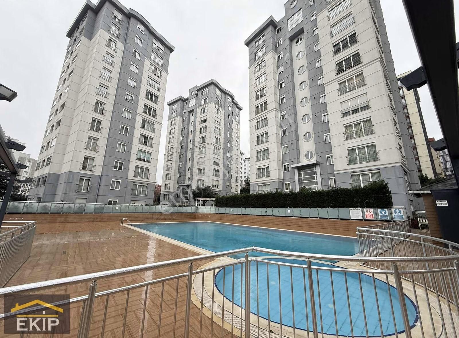 Pera Evlerinde Sitede Bahçe Kullanımlı 140m2 3+1 - Görsel 15