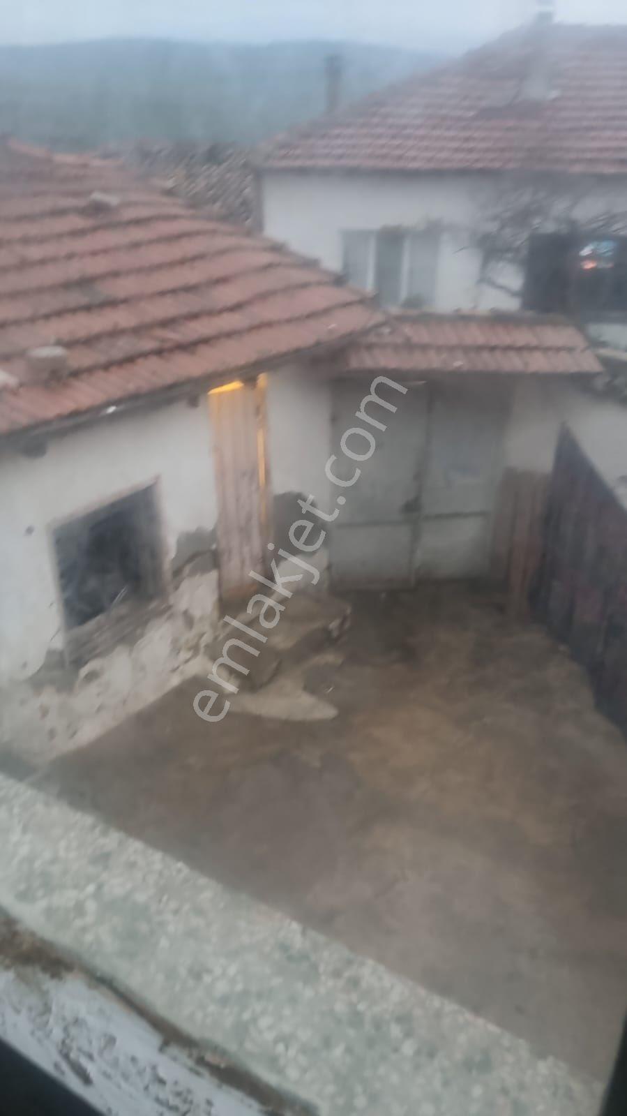 Akhisar Zeytinliova’da Köy İçinde 2 Katlı Satılık Müstakil Köy Evi - Görsel 2