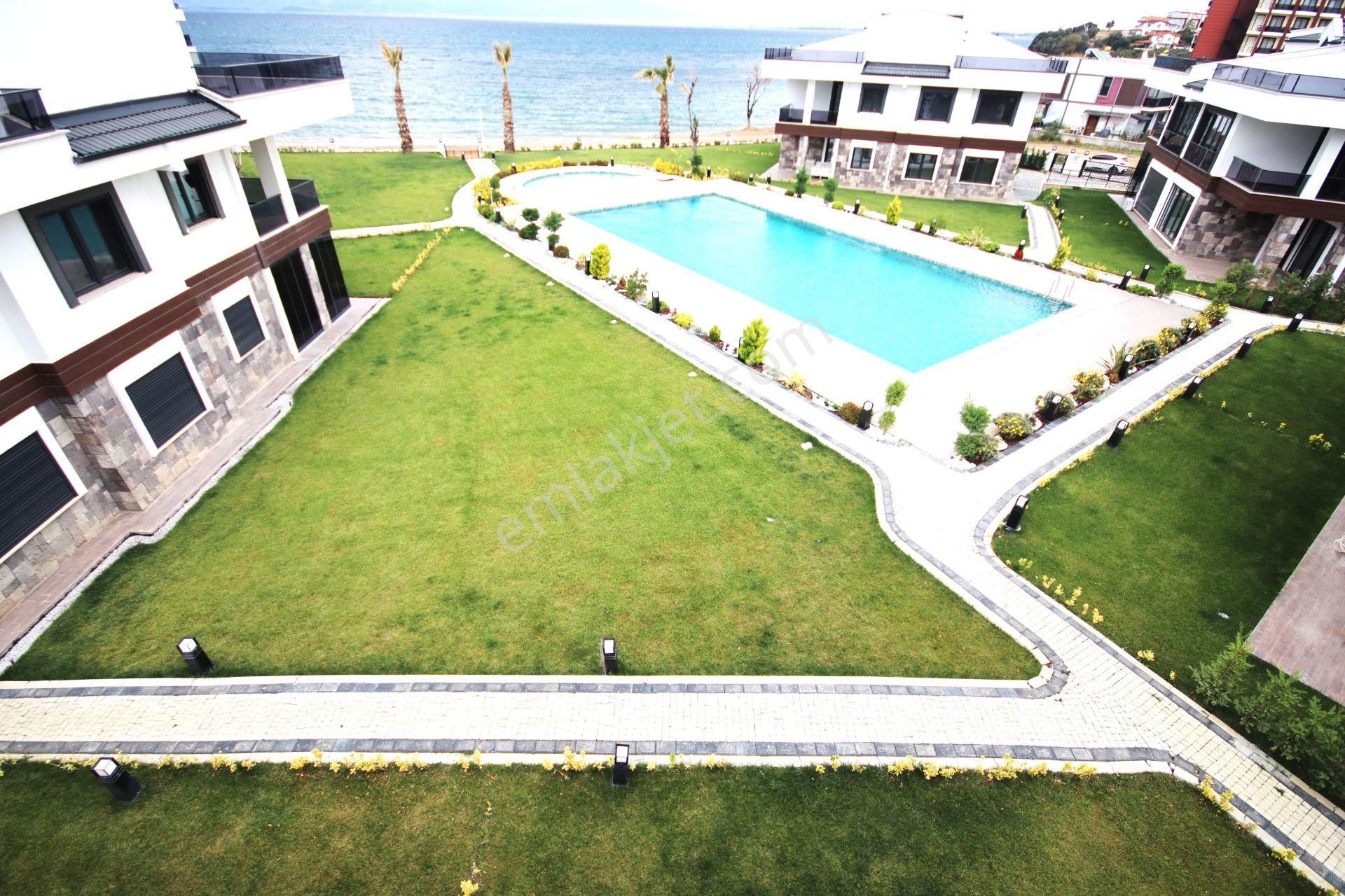 Burhaniye Pelitköy'de Aygülden Denize Sıfır Nezih Site İçi Havuzlu Bahçe Kullanımlı 2+1satılık Daire - Görsel 32