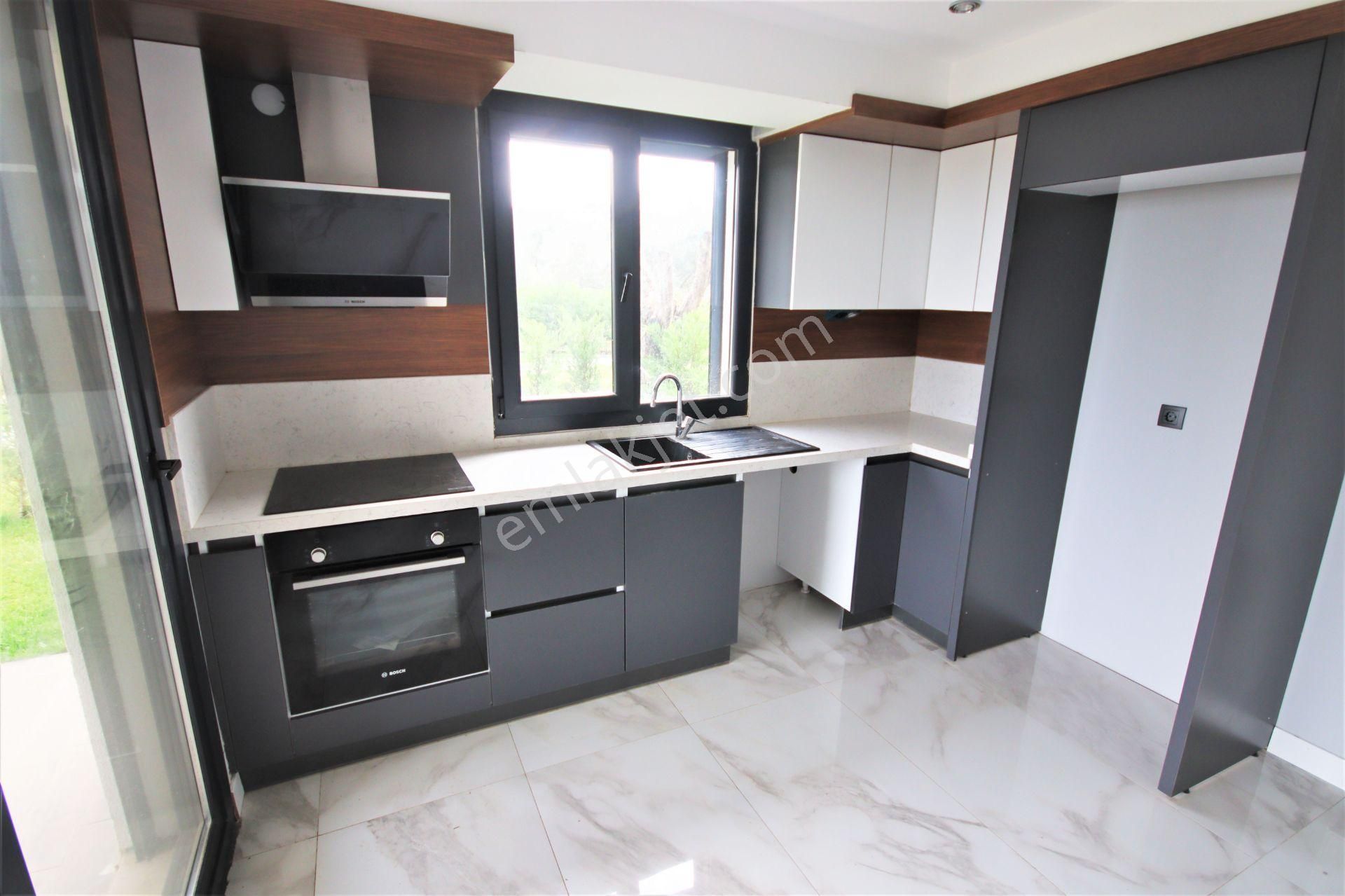 Burhaniye Pelitköy'de Aygülden Denize Sıfır Nezih Site İçi Havuzlu Bahçe Kullanımlı 2+1satılık Daire - Görsel 5