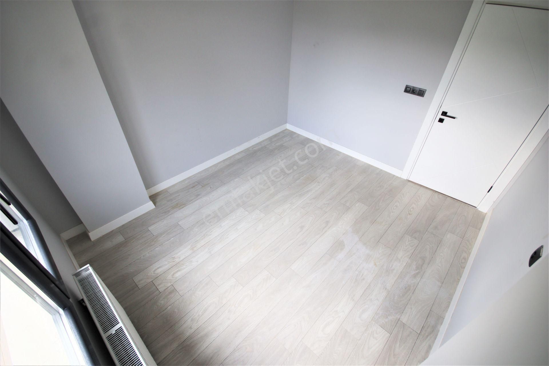 Burhaniye Pelitköy'de Aygülden Denize Sıfır Nezih Site İçi Havuzlu Bahçe Kullanımlı 2+1satılık Daire - Görsel 24