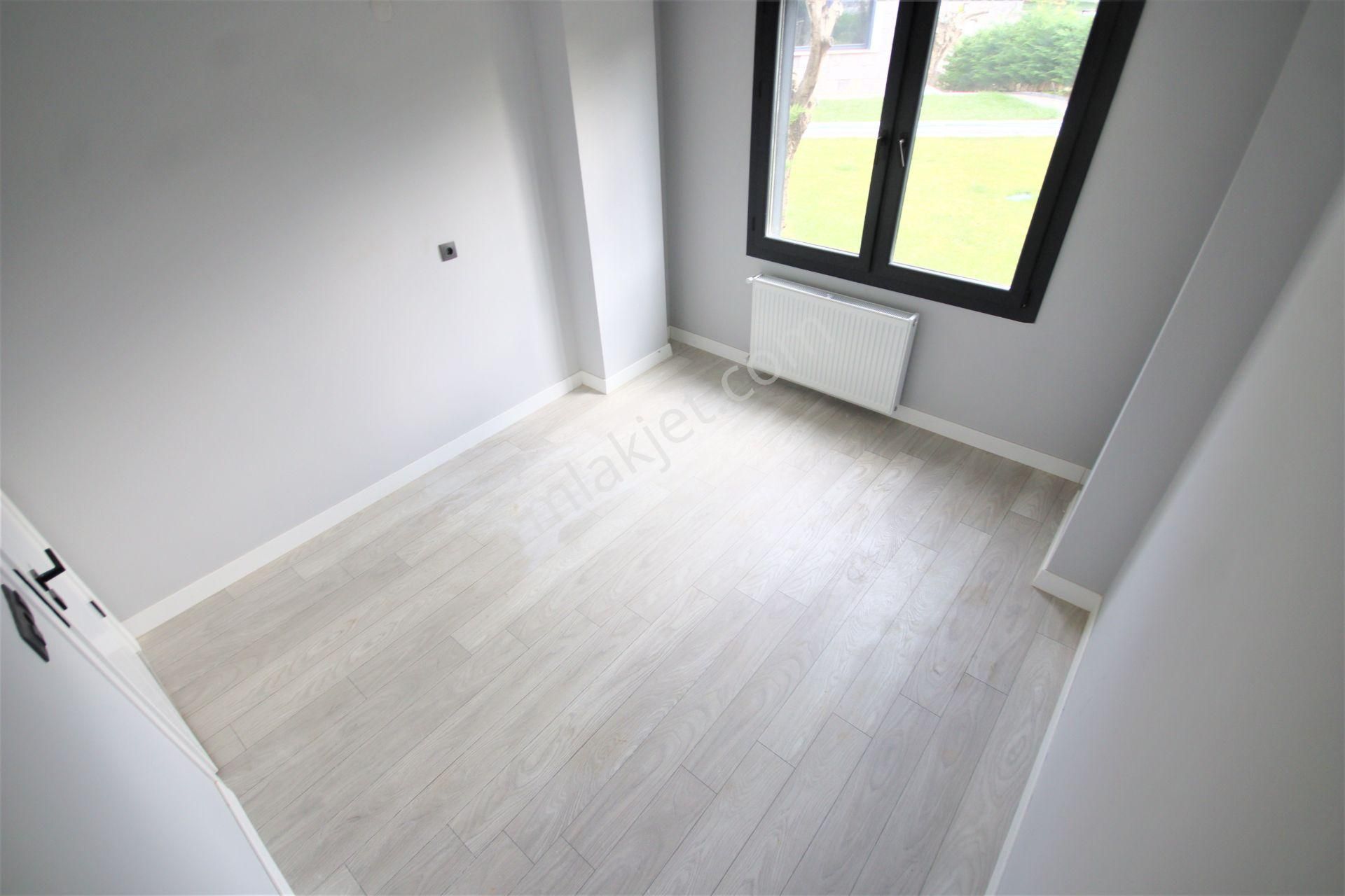 Burhaniye Pelitköy'de Aygülden Denize Sıfır Nezih Site İçi Havuzlu Bahçe Kullanımlı 2+1satılık Daire - Görsel 25