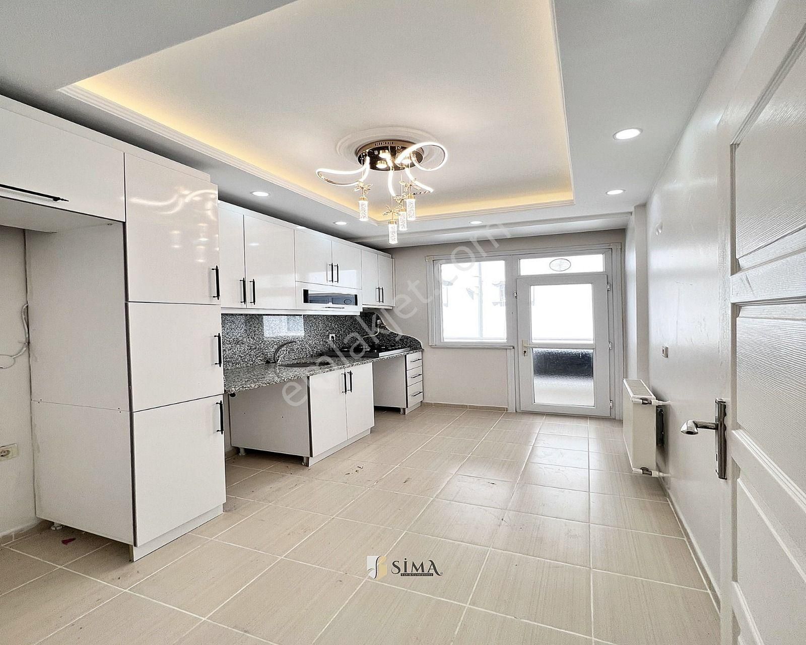 Güzelyurt Mah . Metrobüse Yürüme Mesafesi 7 Dk 2+1 Ara Kat Krediye Ugun Daire - Görsel 3