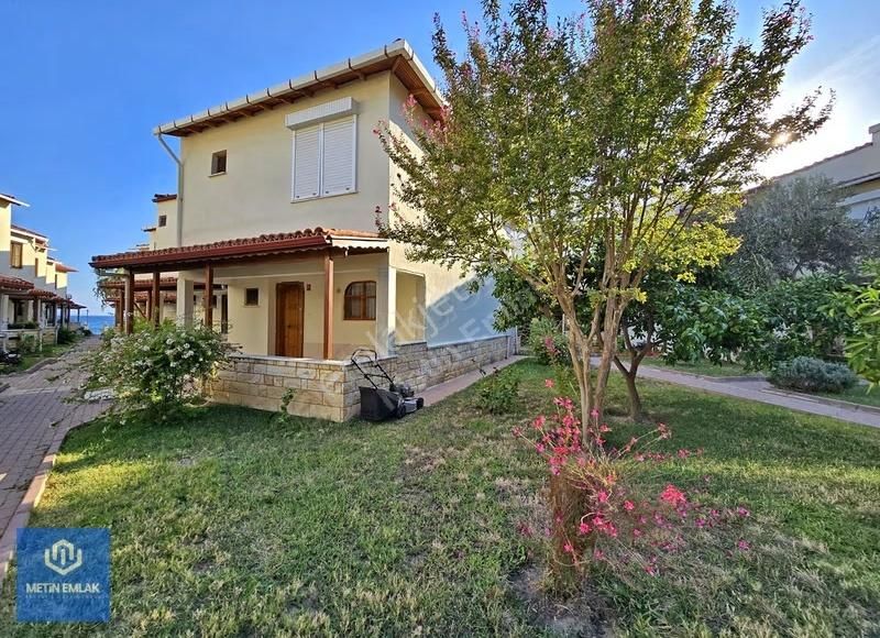 Altınoluk Satılık Villa / Denize Sıfır Sitede