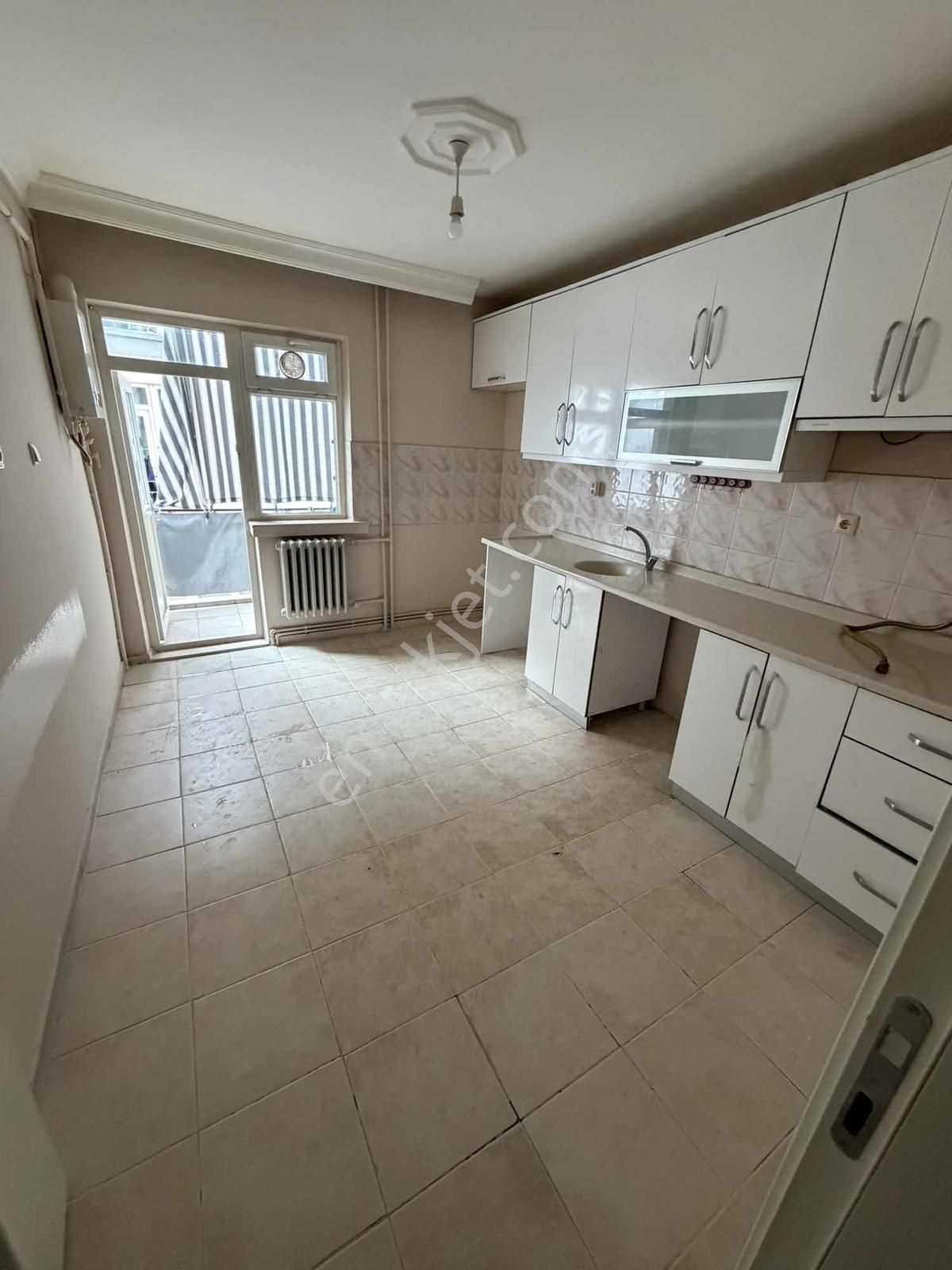 Fazelden Sobacılar Sokakta Ara Kat 2+1