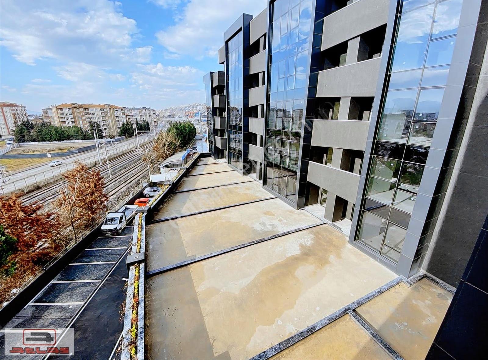 Atlas Emlak Satılık Ofis Büro İşyeri Plaza E5 İzmit - Görsel 17