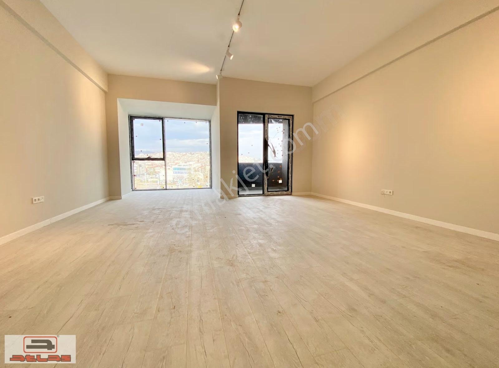 Atlas Emlak Satılık Ofis Büro İşyeri Plaza E5 İzmit - Görsel 3