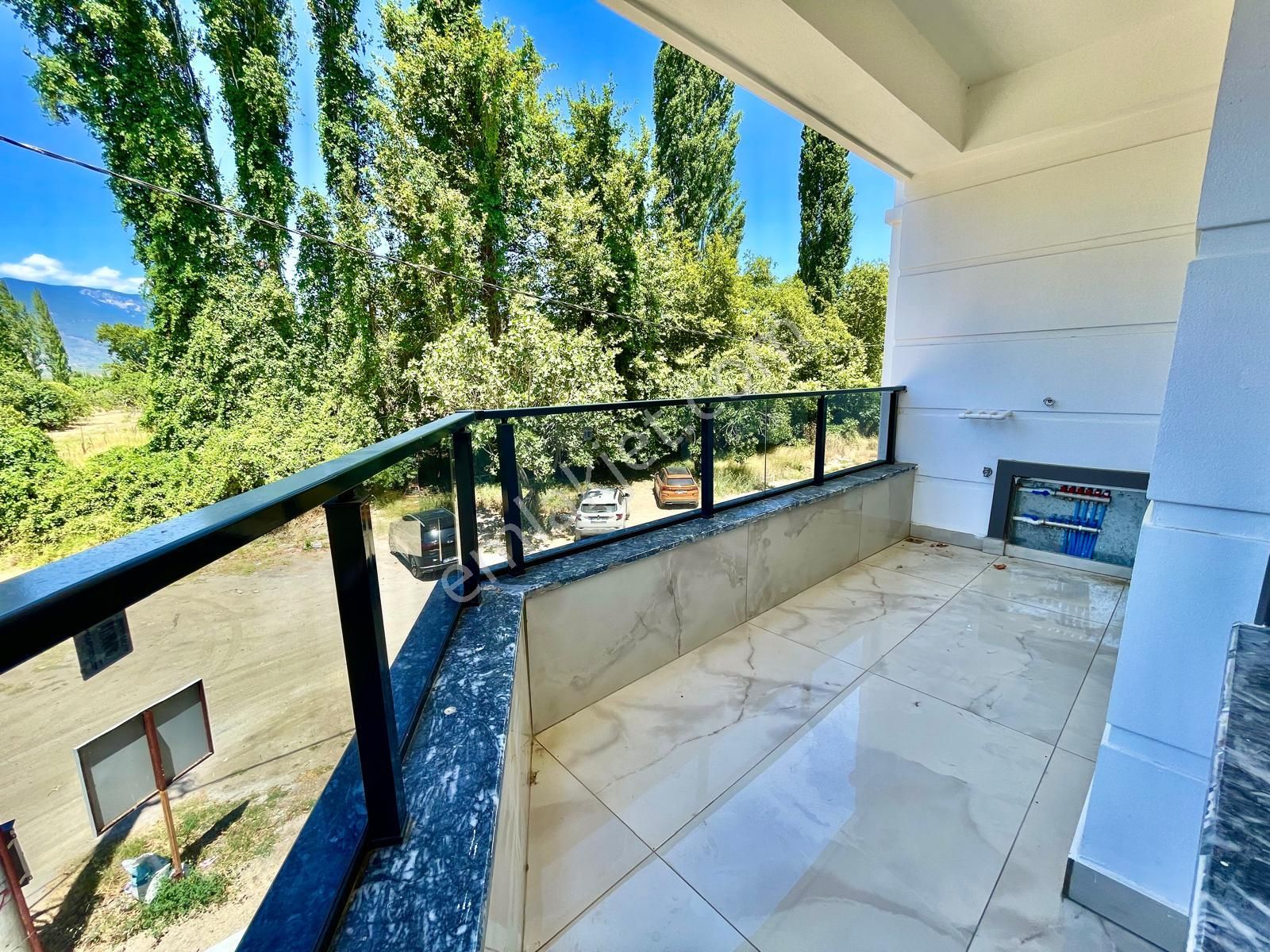 Berkay Demirel'den Akçayda Ebeveyn Banyoluçift Cephe 2+1 Daire