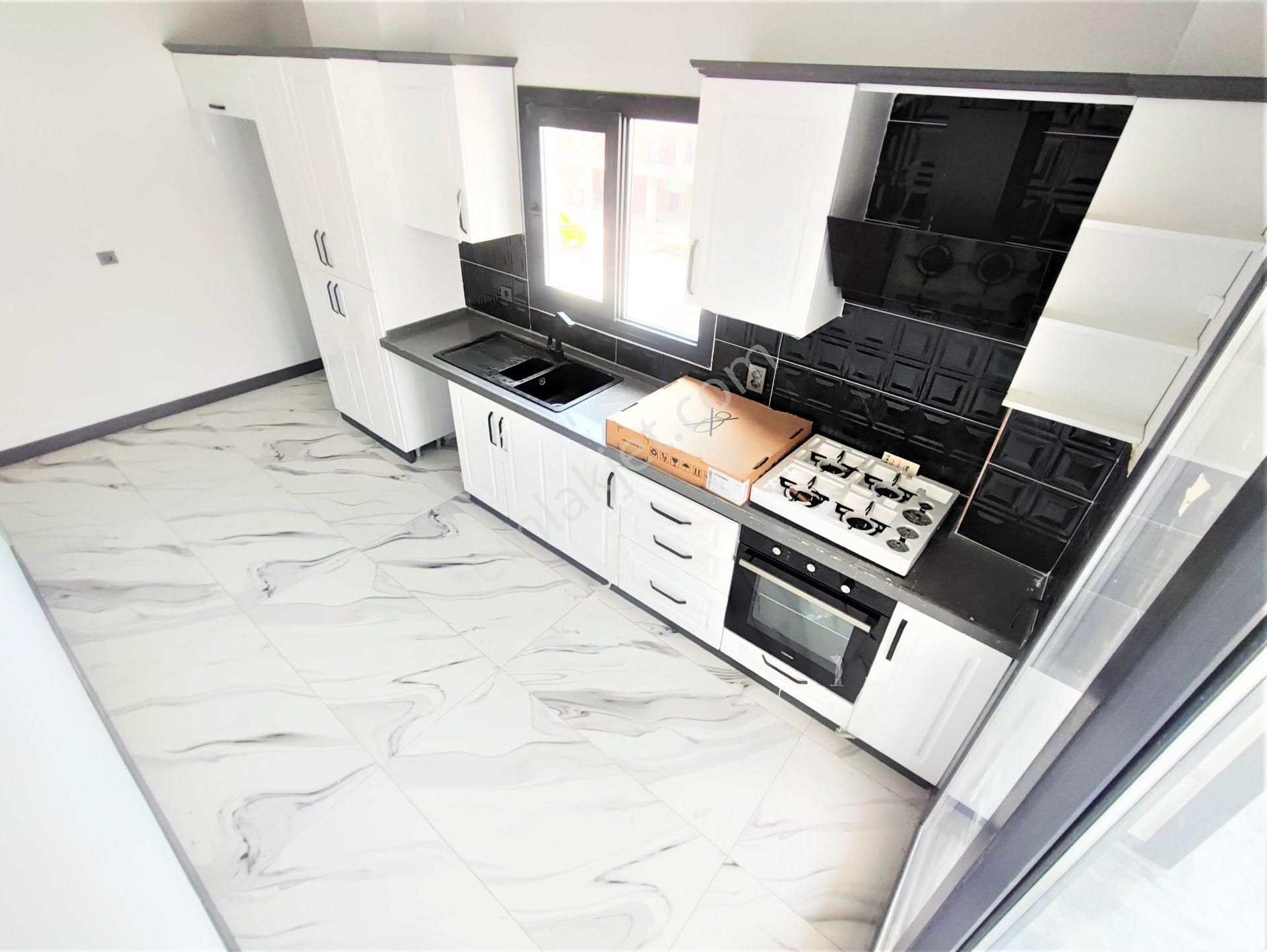 🎀akçay'da Aygül'den Sıfır Denize Çok Yakın Merkezi Lokasyonda Ara Kat Ön Cephe 2+1 Satılık Daireler - Görsel 2