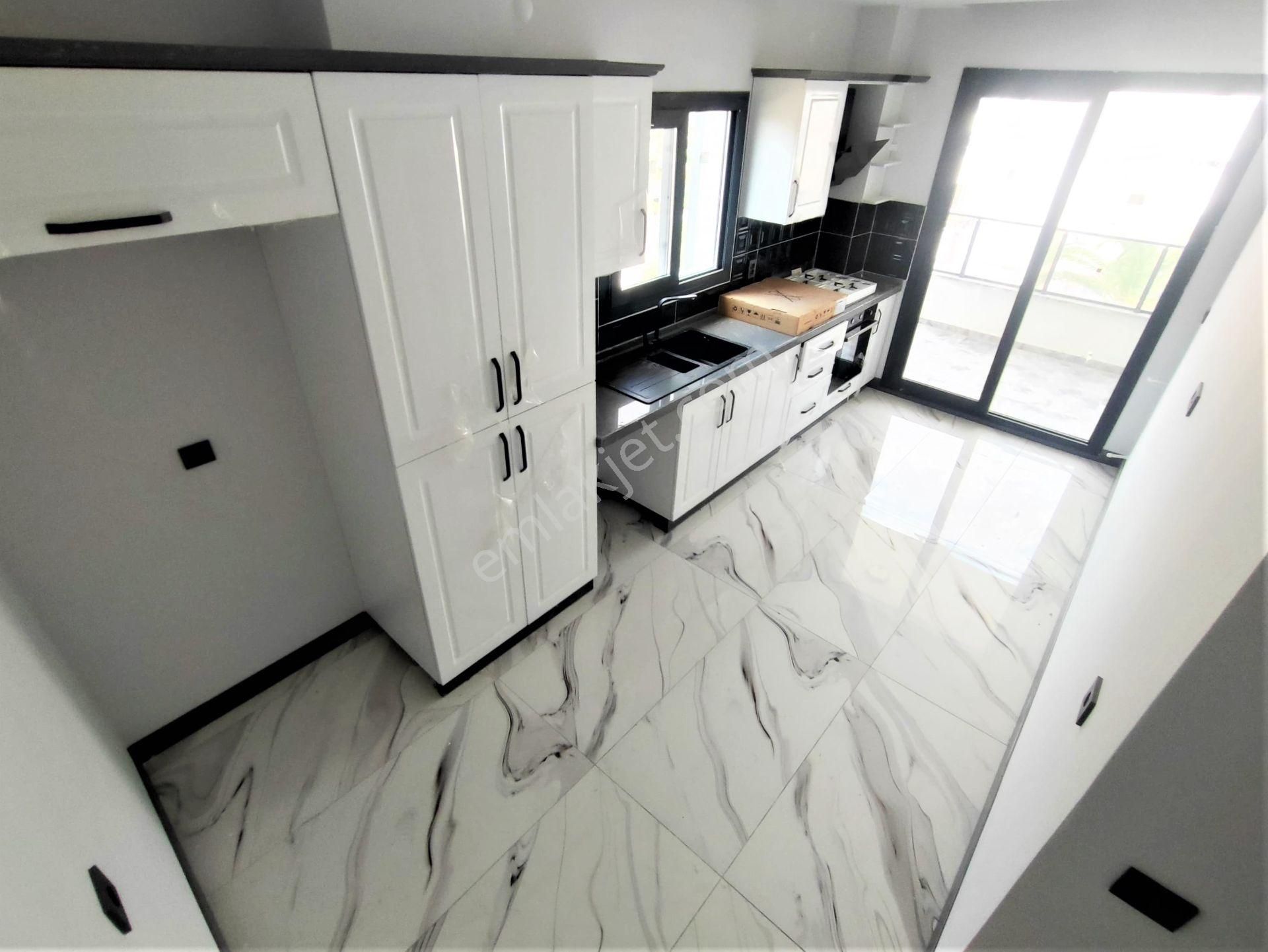 🎀akçay'da Aygül'den Sıfır Denize Çok Yakın Merkezi Lokasyonda Ara Kat Ön Cephe 2+1 Satılık Daireler