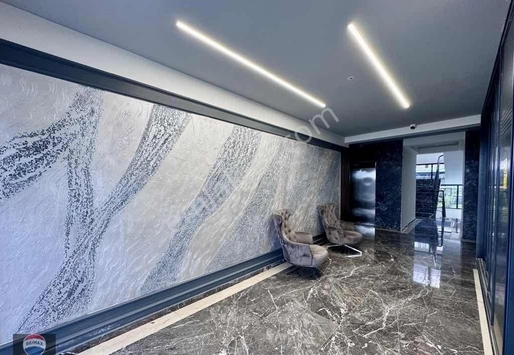 Kuşadası May Suit’te Güvenlikli Havuzlu Sitede Bahçe Katı 2+1 - Görsel 3