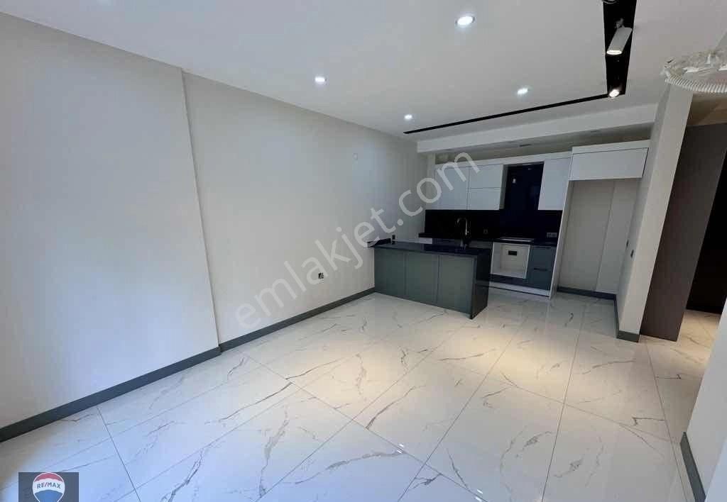 Kuşadası May Suit’te Güvenlikli Havuzlu Sitede Bahçe Katı 2+1 - Görsel 7