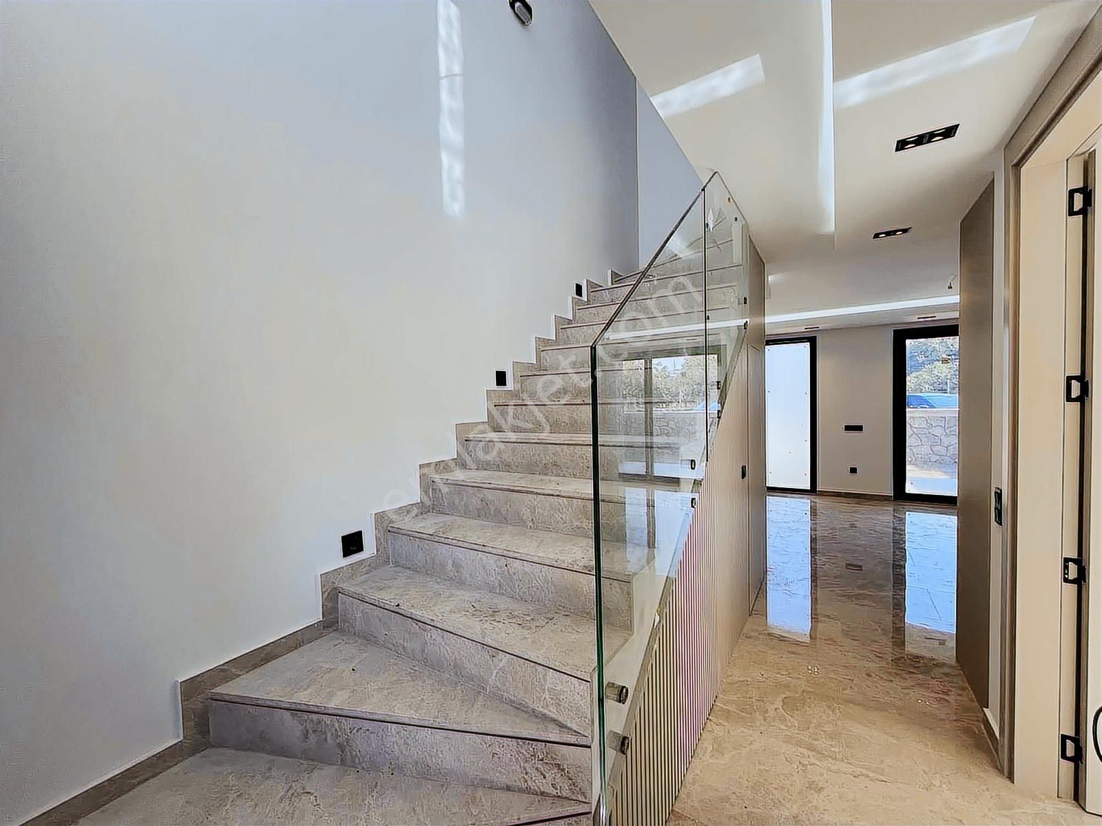 Turgutreis Bahçelievler'de Denize 300 Metre Satılık 3+1 Villa - Görsel 2