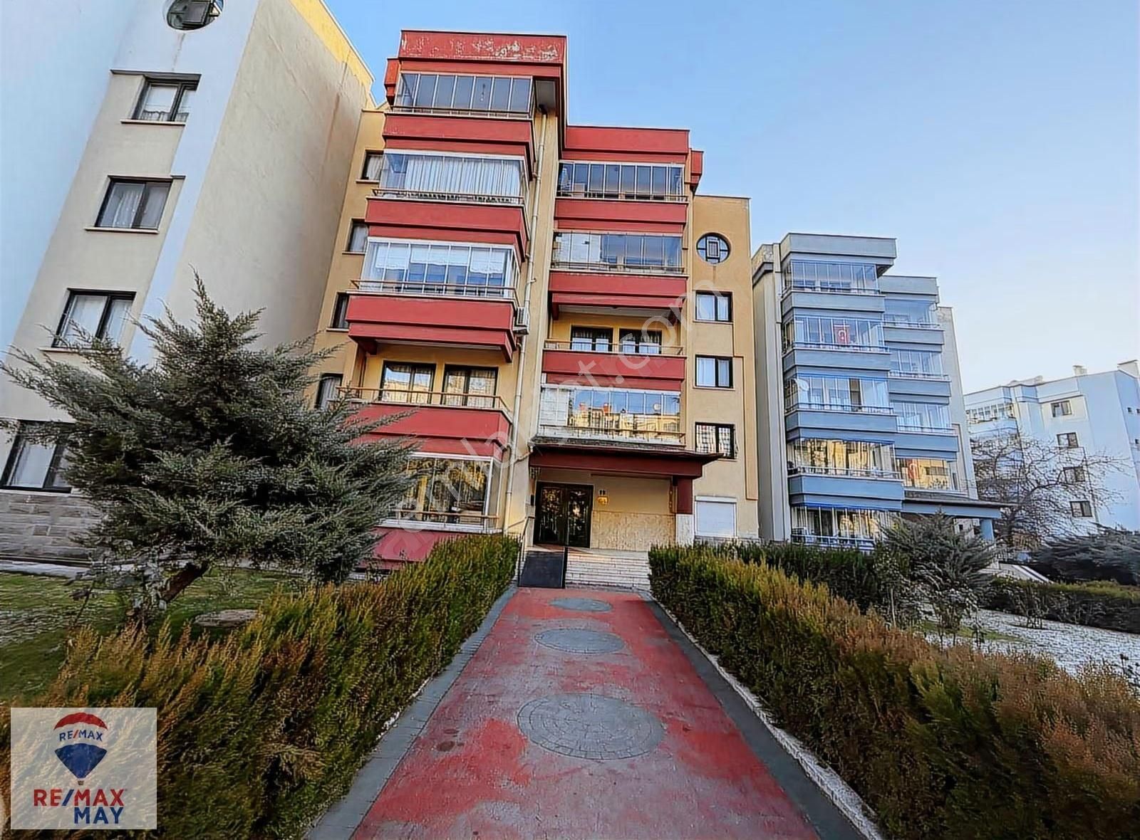 Söğütözü Mahallesi Anadolu Sitesinde 3+1 Satılık Daire