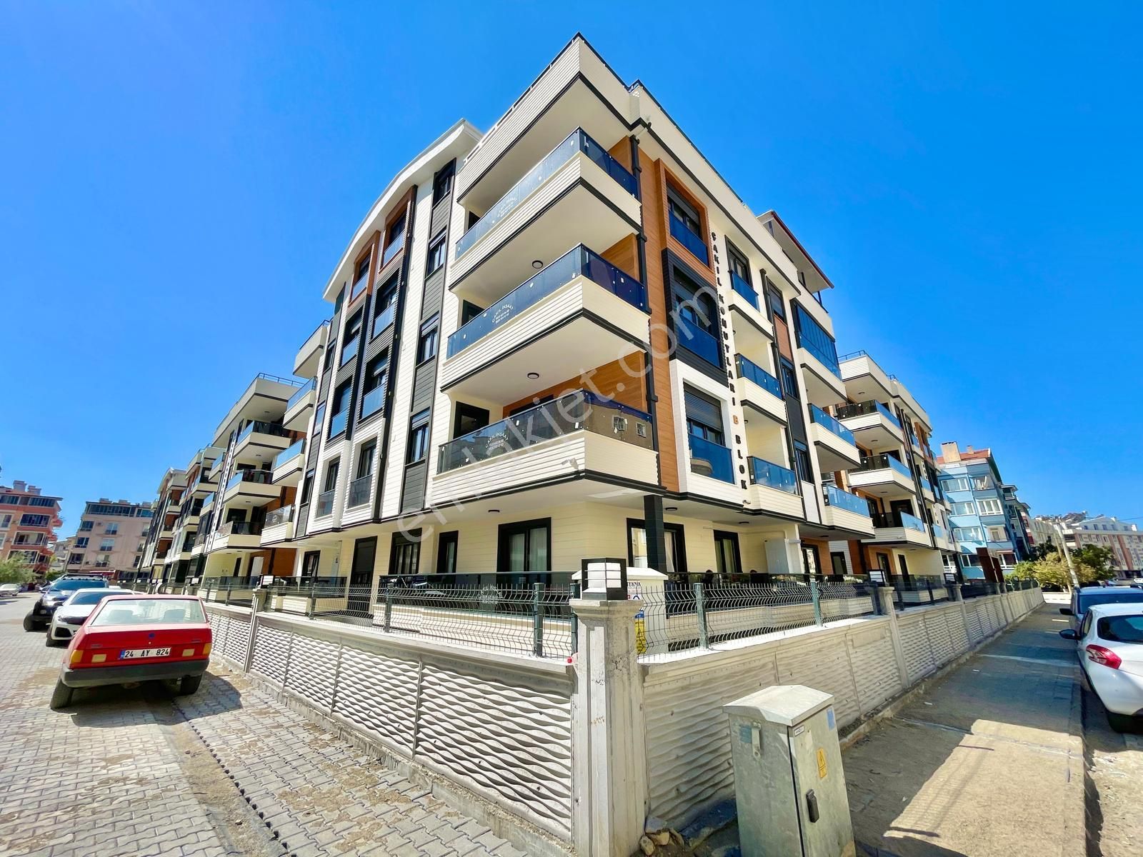 Berkay Demirel'den Altınkumda Site İçerisinde Geniş Teraslı 3+1 Dubleks - Görsel 2