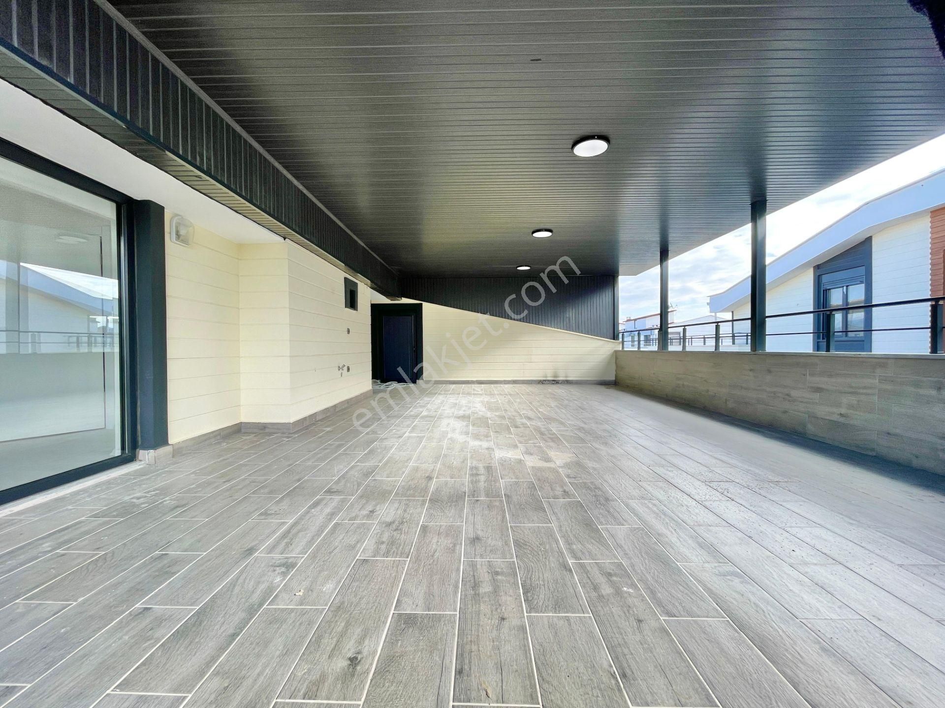 Berkay Demirel'den Altınkumda Site İçerisinde Geniş Teraslı 3+1 Dubleks