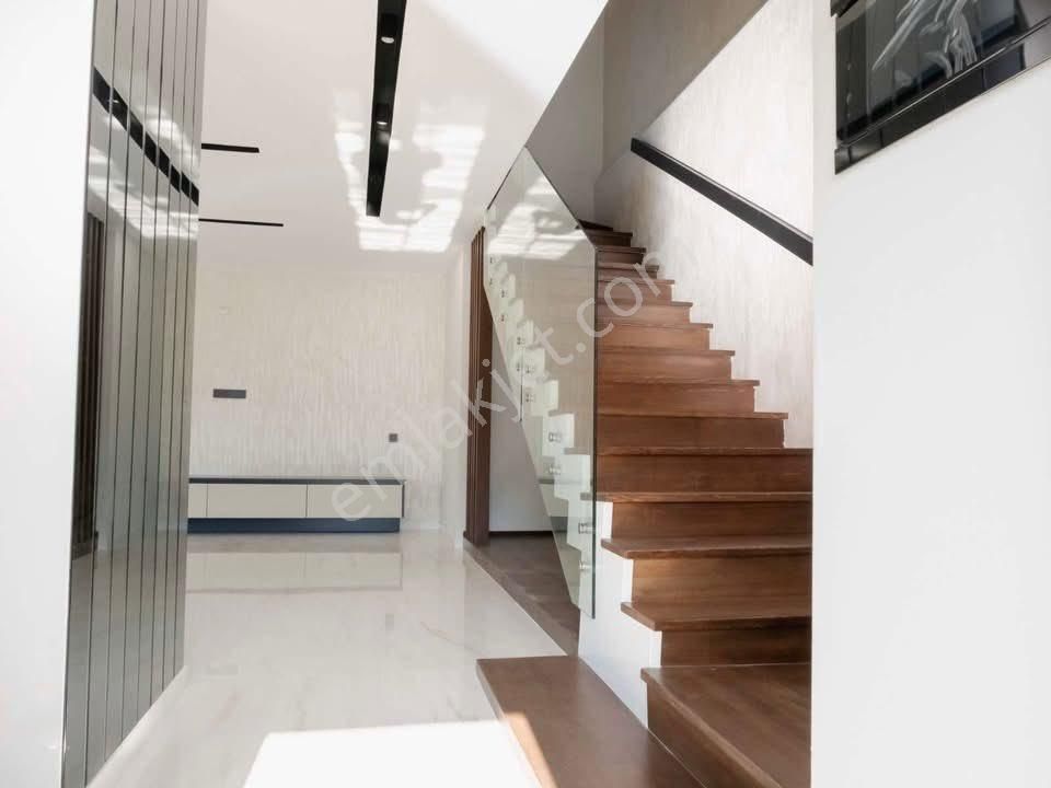 Kuşadası Güzelçamlı’da | Sıfır | Özel Havuzlu | Ultra Lüks 3+1 Müstakil Villa - Görsel 2