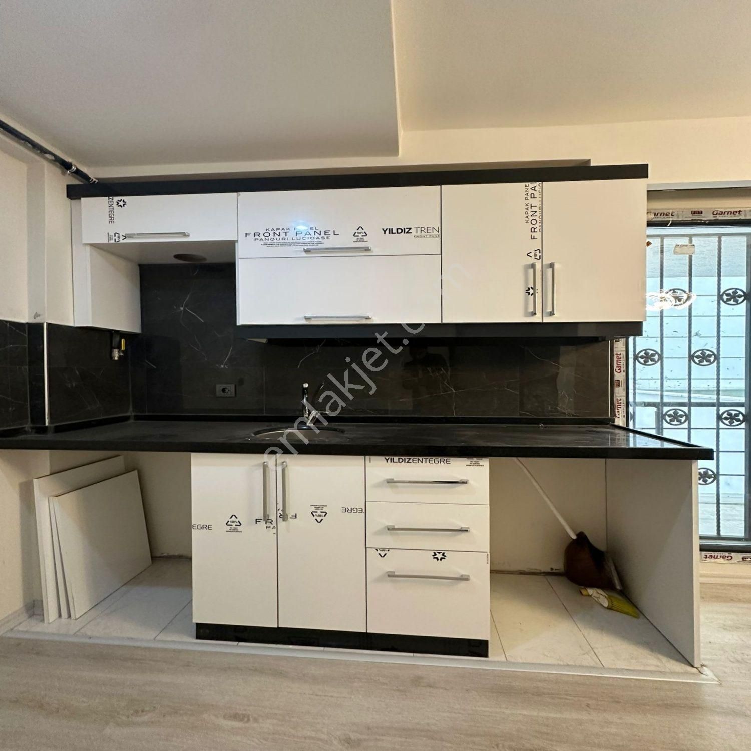 Akevler Mahallesinde Satılık 1+1 Teraslı Ara Kat Daire Fırsatı - Görsel 8