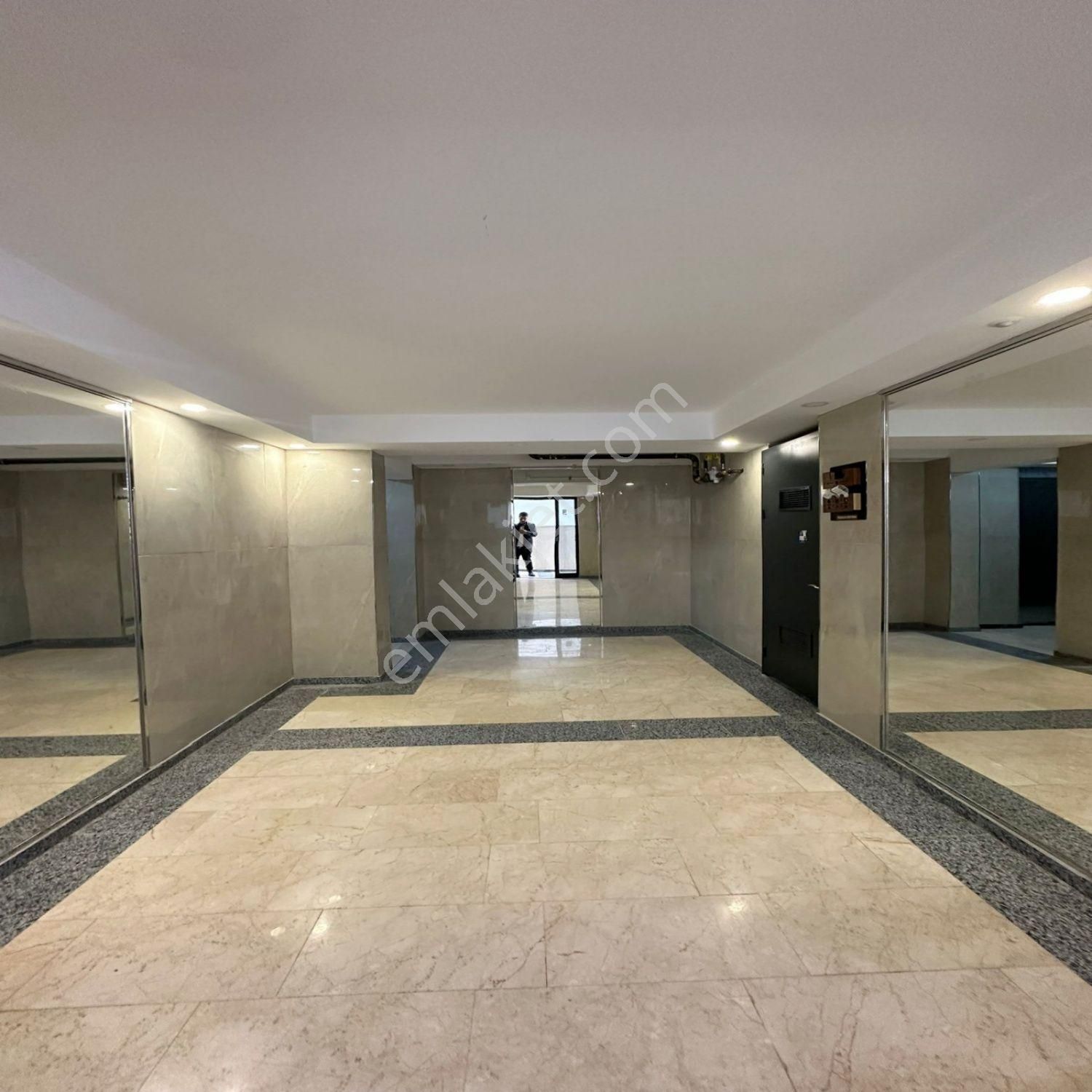 Akevler Mahallesinde Satılık 1+1 Teraslı Ara Kat Daire Fırsatı - Görsel 18