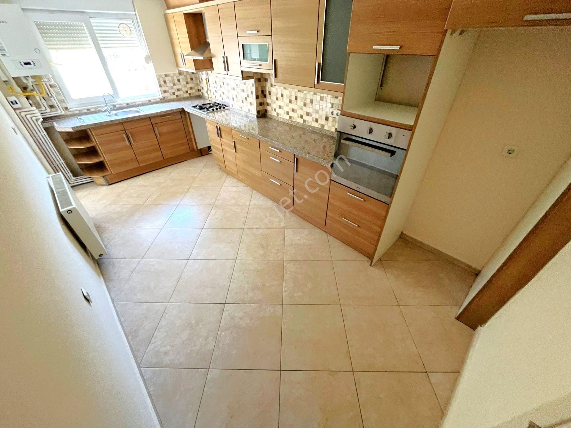 Akçay Merkez'de Aygülden Ayrı Mutfak 8 Yaşında Doğalgaz Kombili Geniş Çift Balkonlu 2+1satılık Daire - Görsel 10