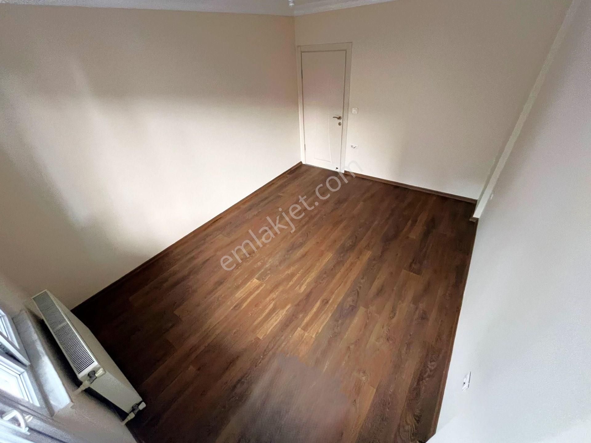 Akçay Merkez'de Aygülden Ayrı Mutfak 8 Yaşında Doğalgaz Kombili Geniş Çift Balkonlu 2+1satılık Daire - Görsel 16