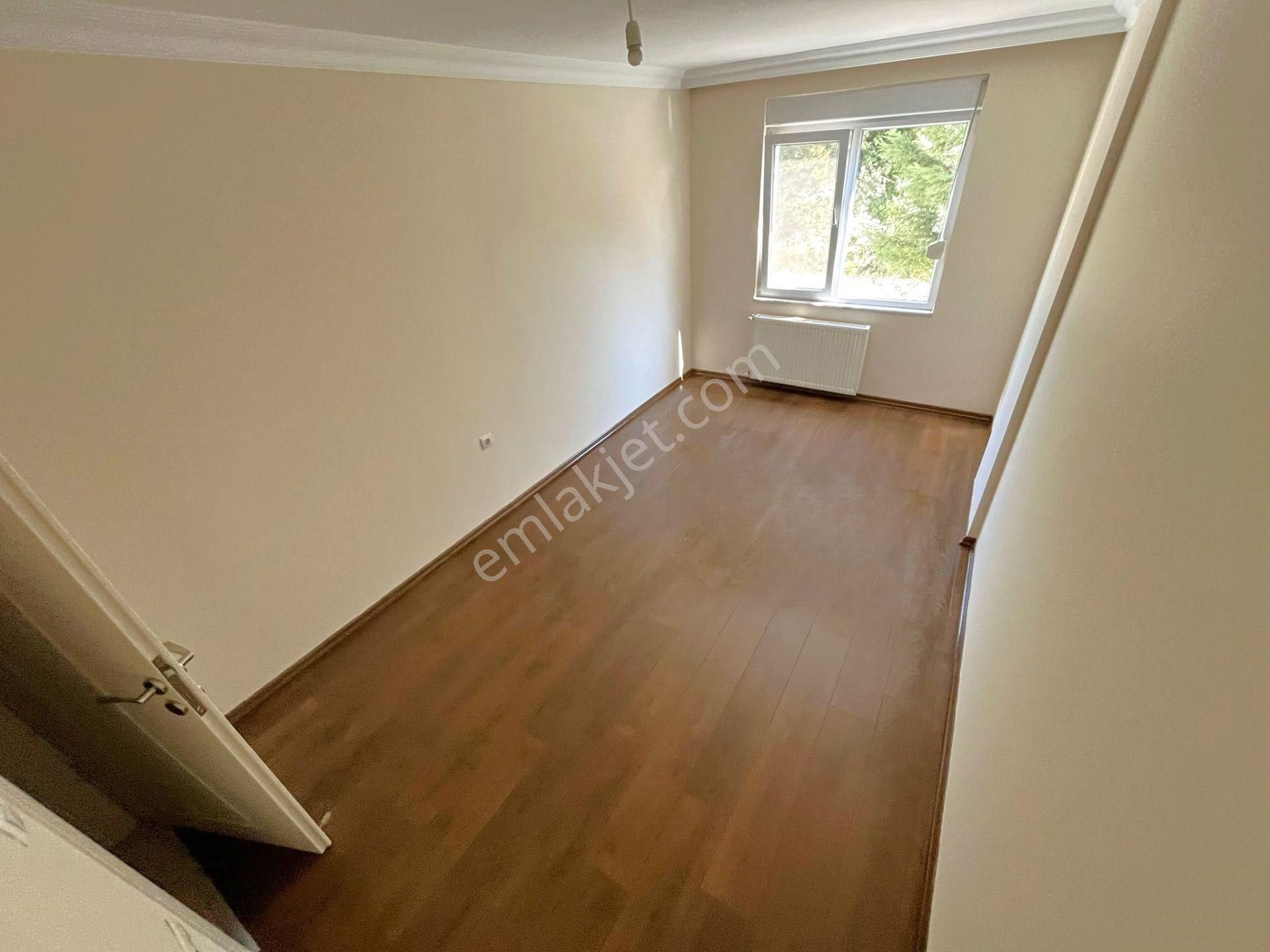 Akçay Merkez'de Aygülden Ayrı Mutfak 8 Yaşında Doğalgaz Kombili Geniş Çift Balkonlu 2+1satılık Daire - Görsel 20