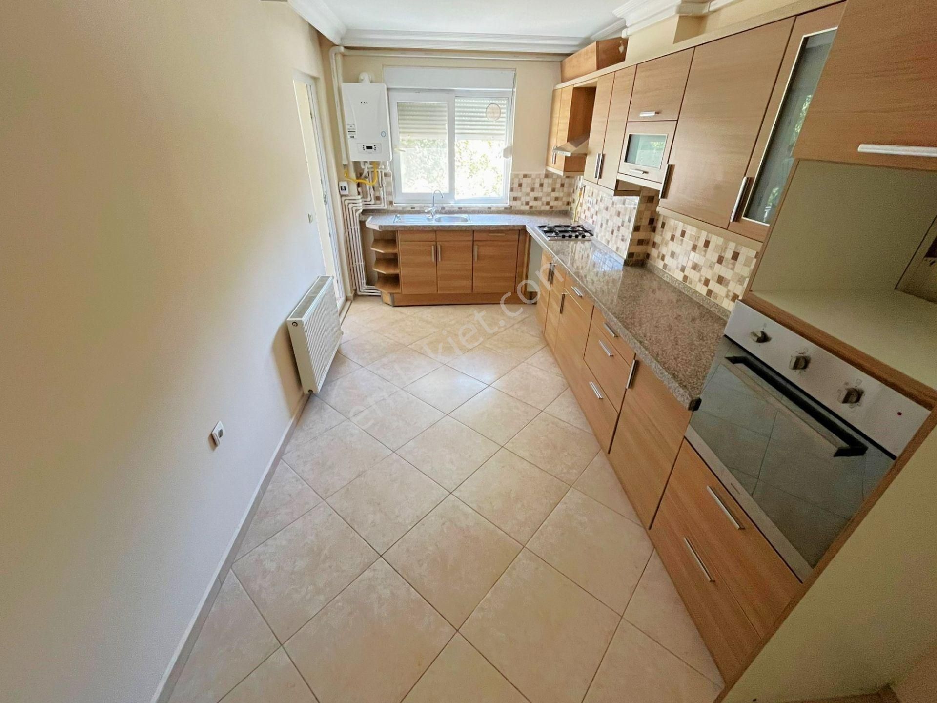 Akçay Merkez'de Aygülden Ayrı Mutfak 8 Yaşında Doğalgaz Kombili Geniş Çift Balkonlu 2+1satılık Daire - Görsel 11