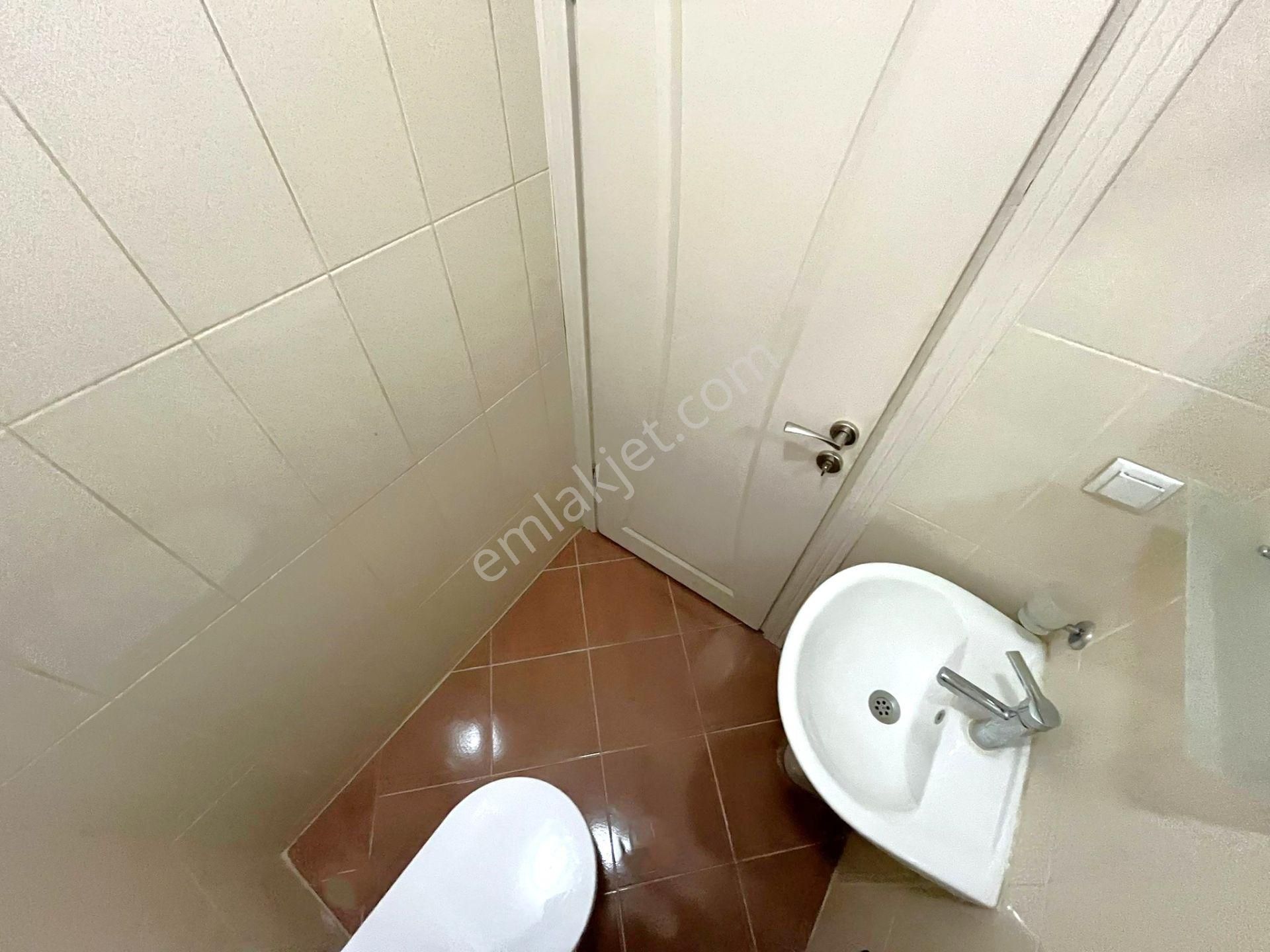 Akçay Merkez'de Aygülden Ayrı Mutfak 8 Yaşında Doğalgaz Kombili Geniş Çift Balkonlu 2+1satılık Daire - Görsel 31