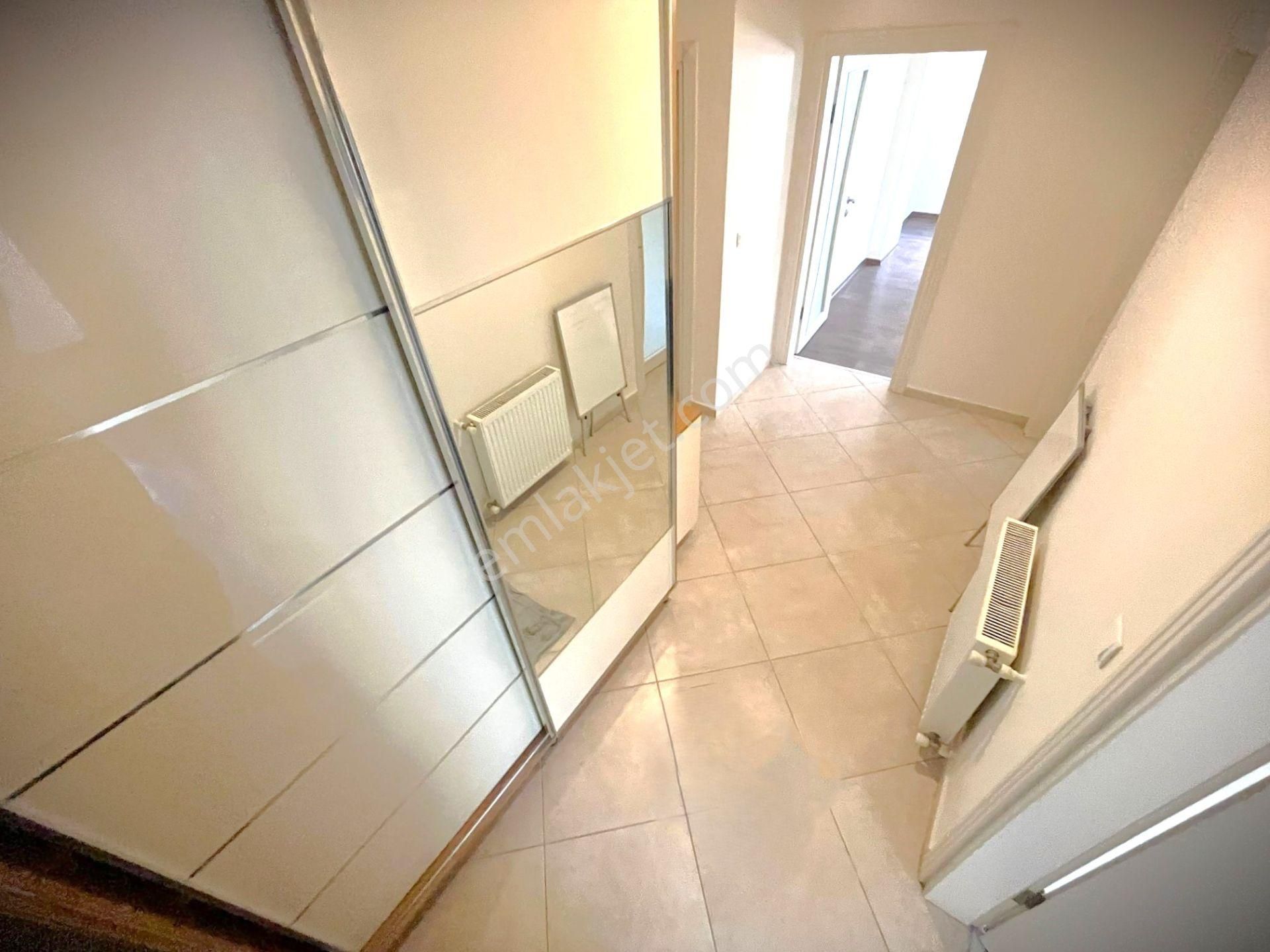 Akçay Merkez'de Aygülden Ayrı Mutfak 8 Yaşında Doğalgaz Kombili Geniş Çift Balkonlu 2+1satılık Daire - Görsel 33